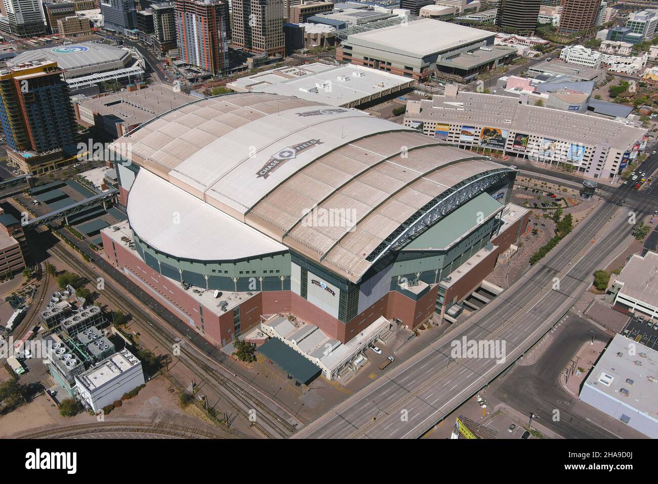 Une vue aérienne de Chase Field, le mardi 2 mars 2021, à Phoenix.Le stade, anciennement appelé Bank One Ballpark (1998–2005), est le stade de l'AR Banque D'Images