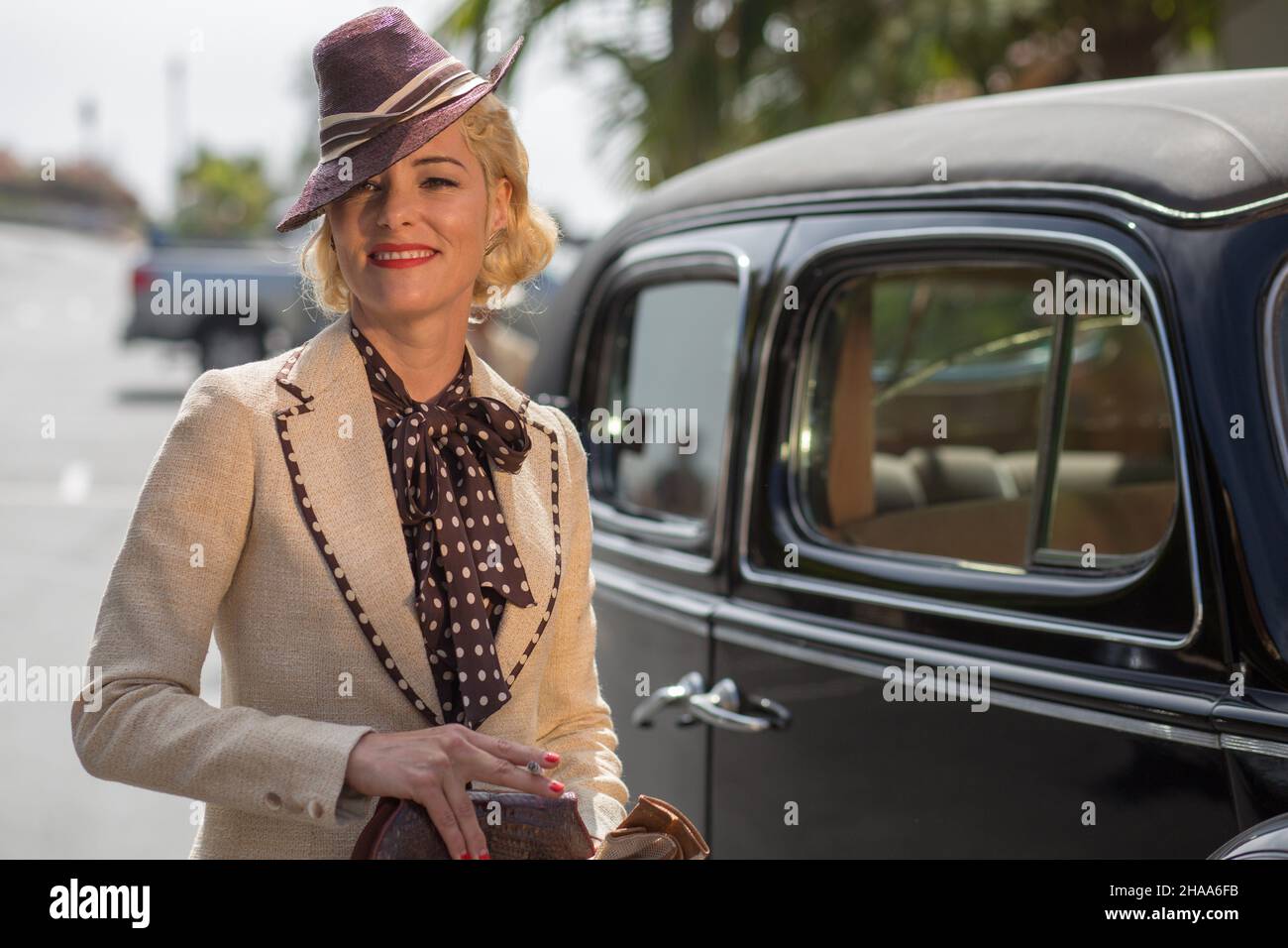 DATE DE SORTIE: 5 août 2016 TITRE: Cafe Society STUDIO: FilmNation Entertainment DIRECTOR: Woody Allen PLOT: En 1930s, un natif de Bronx se déplace à Hollywood et tombe amoureux d'une jeune femme qui voit un homme marié.AVEC: Jesse Eisenberg, Kristen Stewart, Steve Castell.(Image de crédit : © FilmNation Entertainment/Entertainment Pictures) Banque D'Images