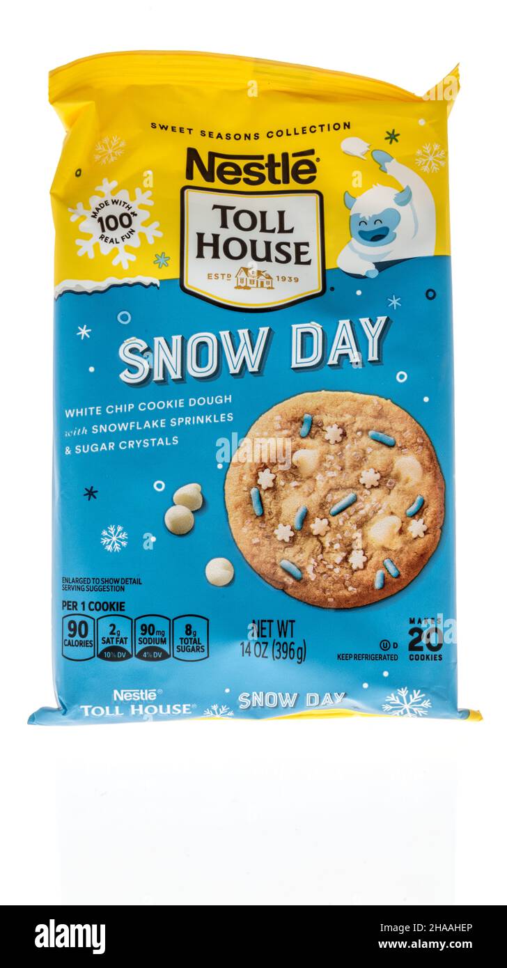 Winneconne, WI -10 décembre 2021: Un paquet de Nestle House maison à péage Noël doux saisons neige jour biscuits sur un fond isolé Banque D'Images
