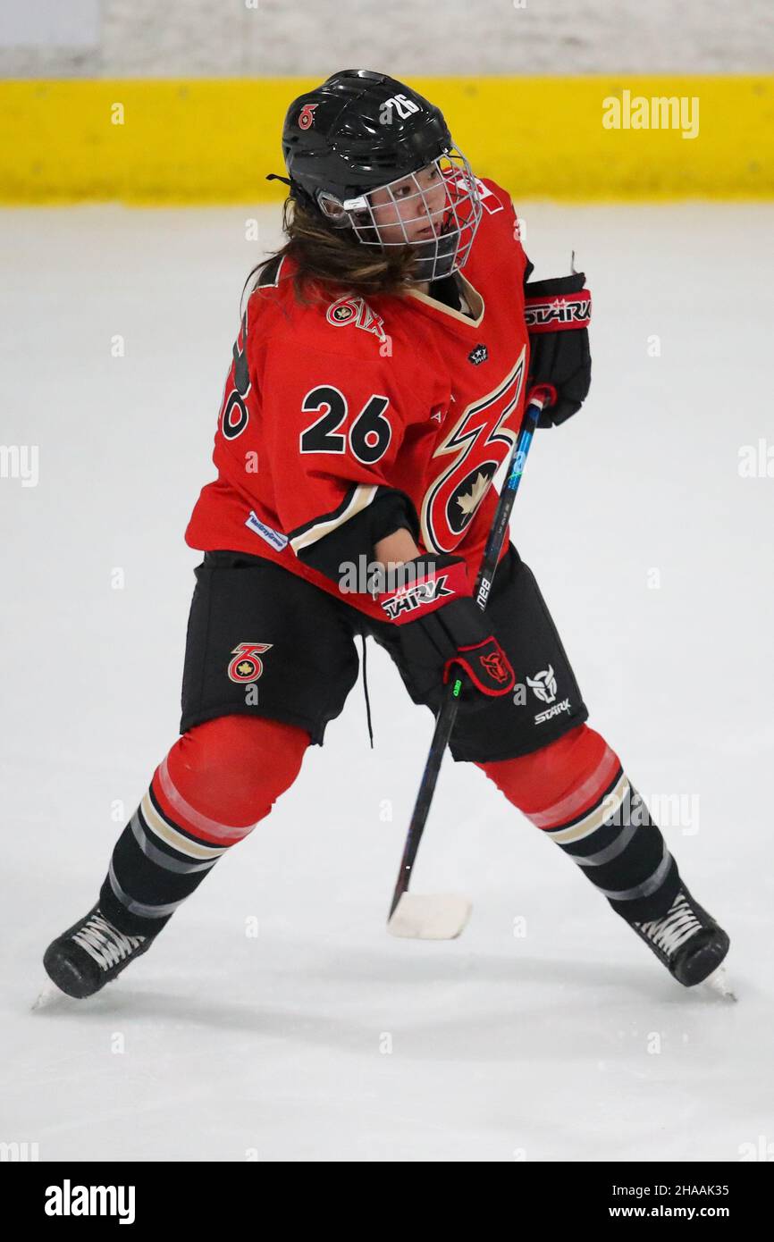 11 décembre 2021, Toronto Ontario, Canada, York Canlan Ice Arena - les six Toronto battez les riveters métropolitains 2-1 dans l'action de saison régulière de FSP.CRISTINE Chao(26)Luke Durda/Alamy Banque D'Images