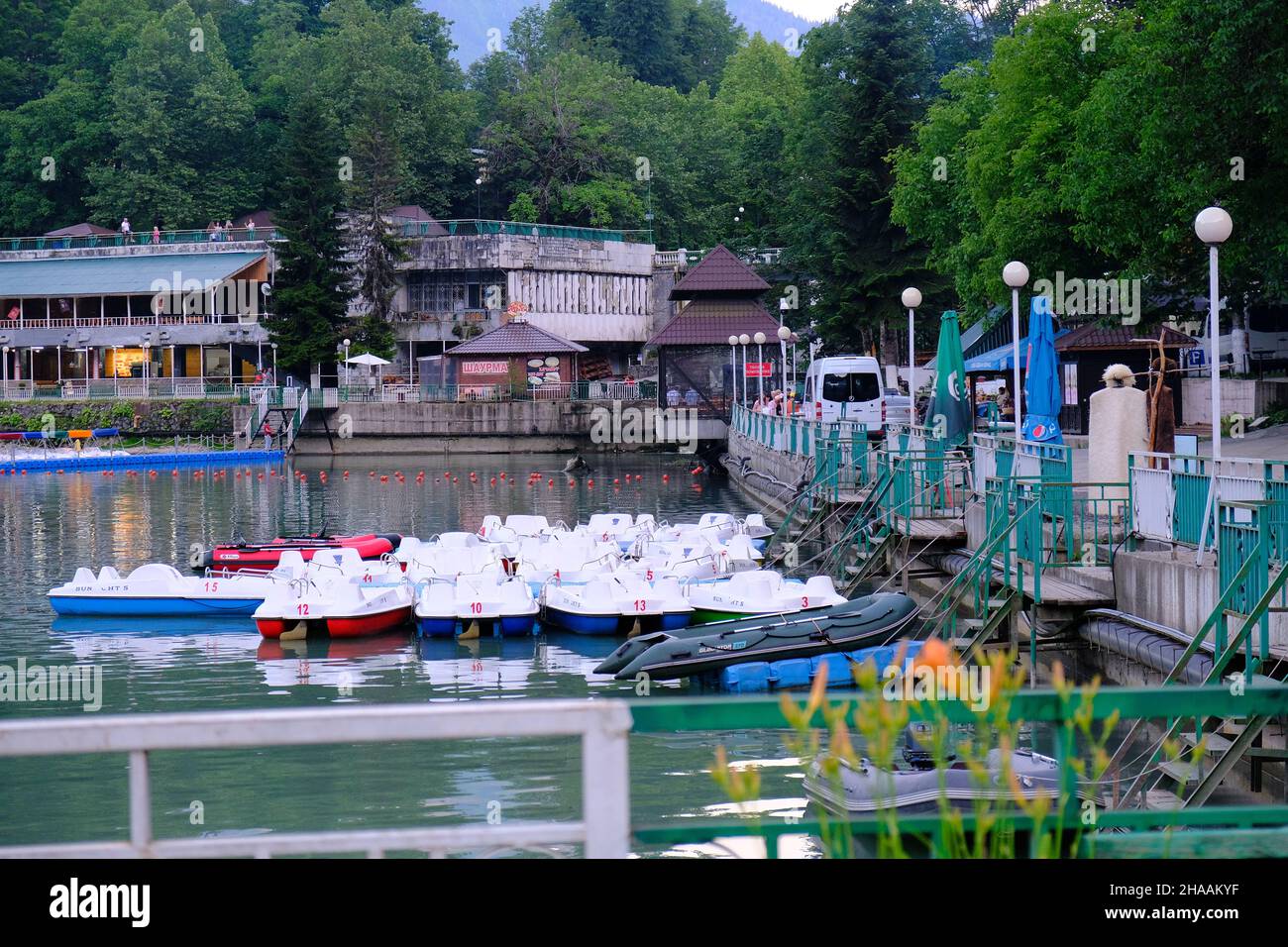 Paysage naturel, le lac de Rit à Abhazia.Photo de haute qualité Banque D'Images