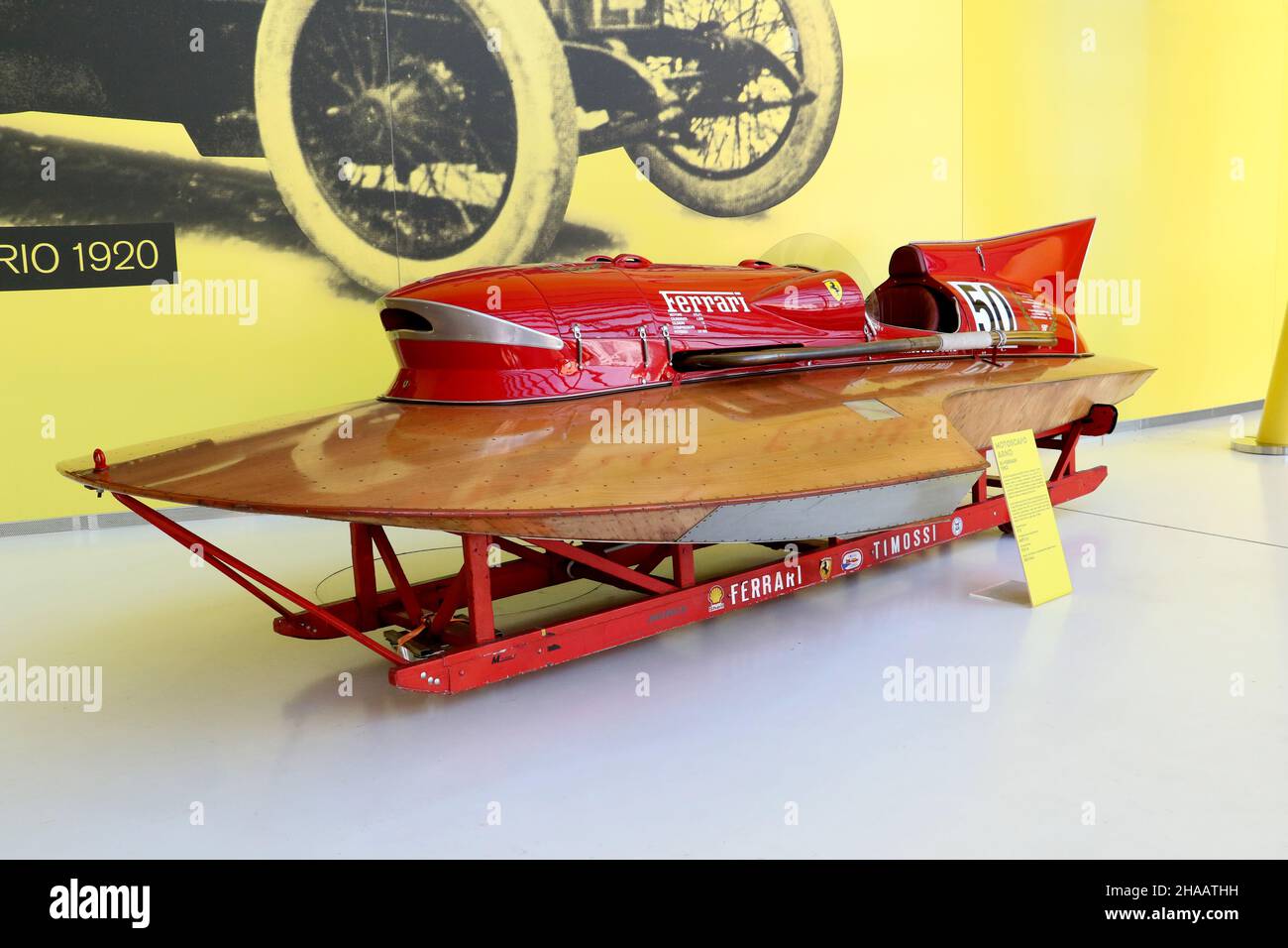 Modène, Italie, le 1 avril 2019 - les noms des bateaux à vitesse Ferrari Arno XI sont exposés au musée Enzo Ferrari Banque D'Images