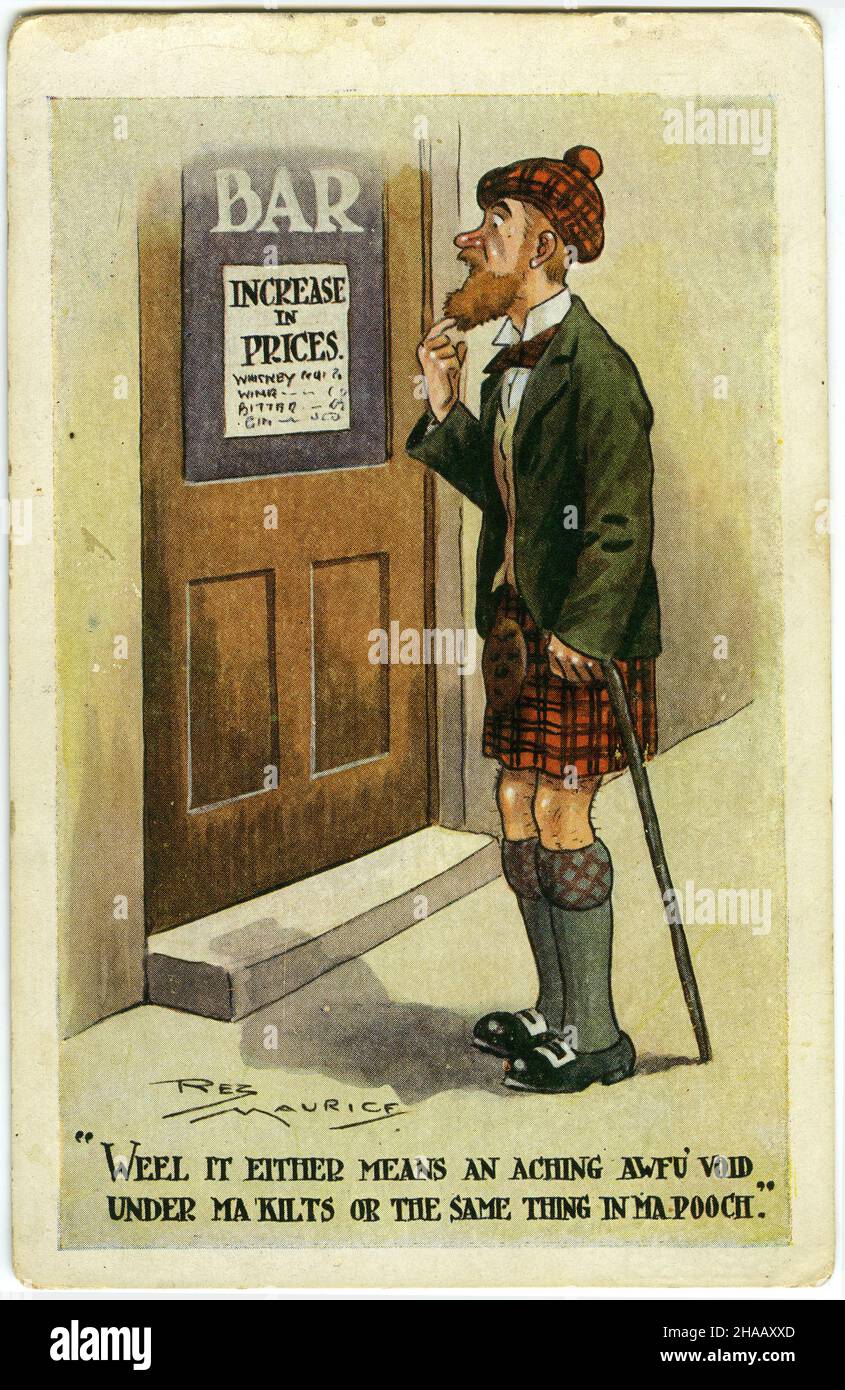 carte postale représentant un scotsman qui fait le prix croissant de la boisson. Banque D'Images