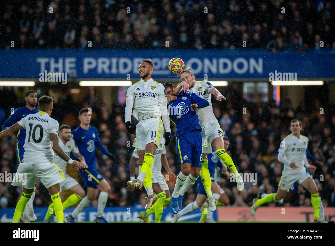 LONDRES, ANGLETERRE - DÉCEMBRE 11 : Tyler Roberts, Thiago Silva, Luke Ayling lors du match de la Premier League entre Chelsea et Leeds United à Stamford B. Banque D'Images