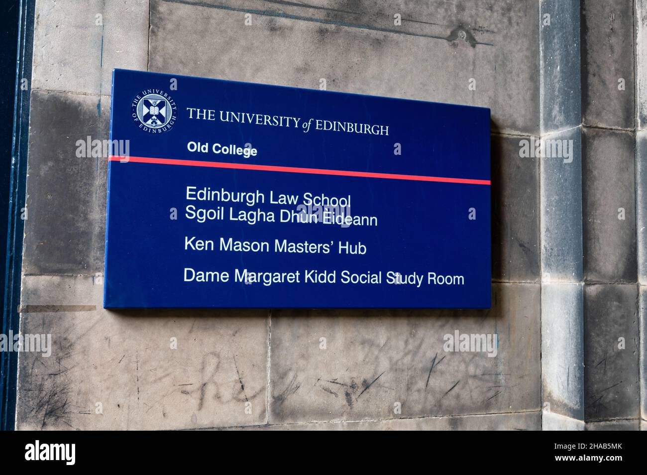 Édimbourg, Écosse - 20 novembre 2021 : le signe de l'École de droit d'Édimbourg à l'Université d'Édimbourg. Banque D'Images