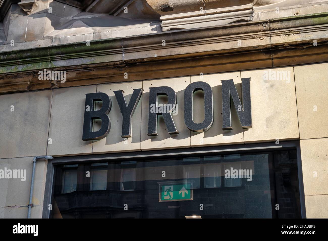 Edimbourg, Ecosse- No''v 20, 2021: Le panneau pour Byron à Edimbourg. Banque D'Images