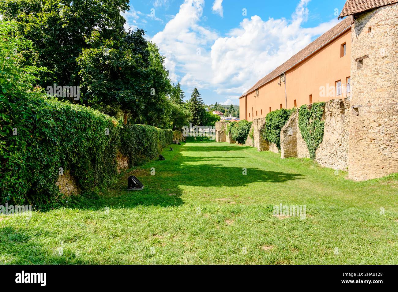 Les murs du château de Juricsis à Koszeg, en Hongrie, un jour ensoleillé. Banque D'Images