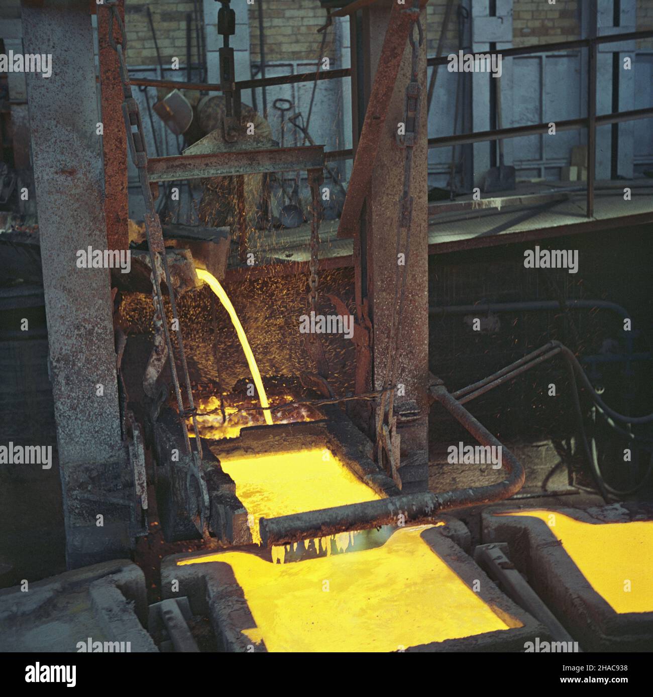 G³ogów 05,1974.Huta Miedzi G³ogów przy ul.¯ukowickiej 1.Produkcja oparta jest na technologii przetopu koncentratów miedzi W piecach szybowych. uu PAP/Janusz Rosikoñ Dok³adny dzieñ wydarzenia nieustalony.Glogow Mai 1974.Le Glogow copperworks est situé au 1, rue Zukowicka.La production est basée sur la technologie de fusion en profondeur du concentré de cuivre dans les fours à tige. uu PAP/Janusz Rosikon Date de l'événement inconnue Banque D'Images