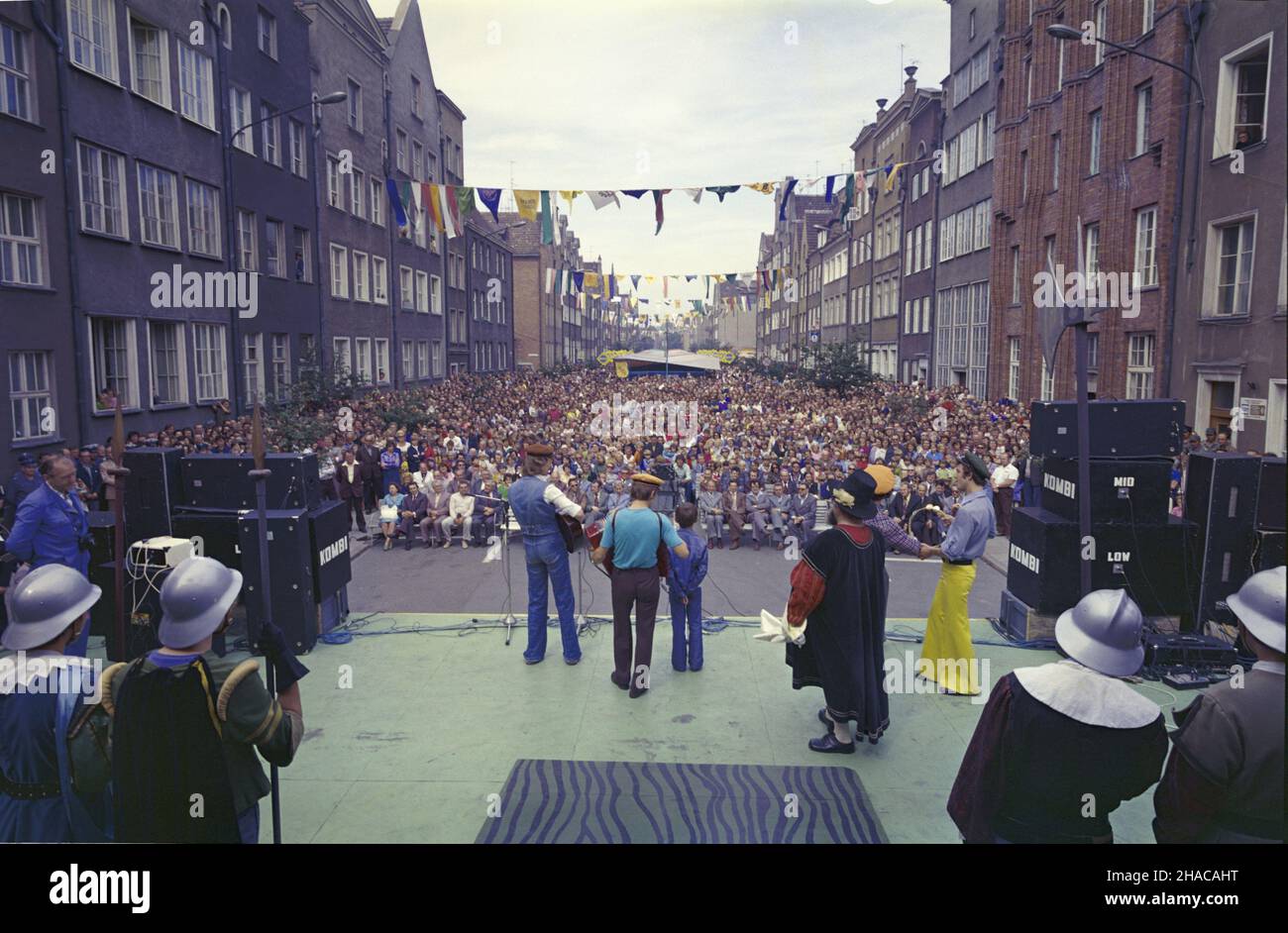 Gdañsk 08,1977.Koncert podczas Jarmarku œw.Dominika. wb PAP/Krzysztof Kamiñski Dok³adny dzieñ wydarzenia nieustalony.Gdansk, août 1977.Un concert pendant la foire de Saint Dominic. wb PAP/Krzysztof Kaminski jour d'événement inconnu Banque D'Images