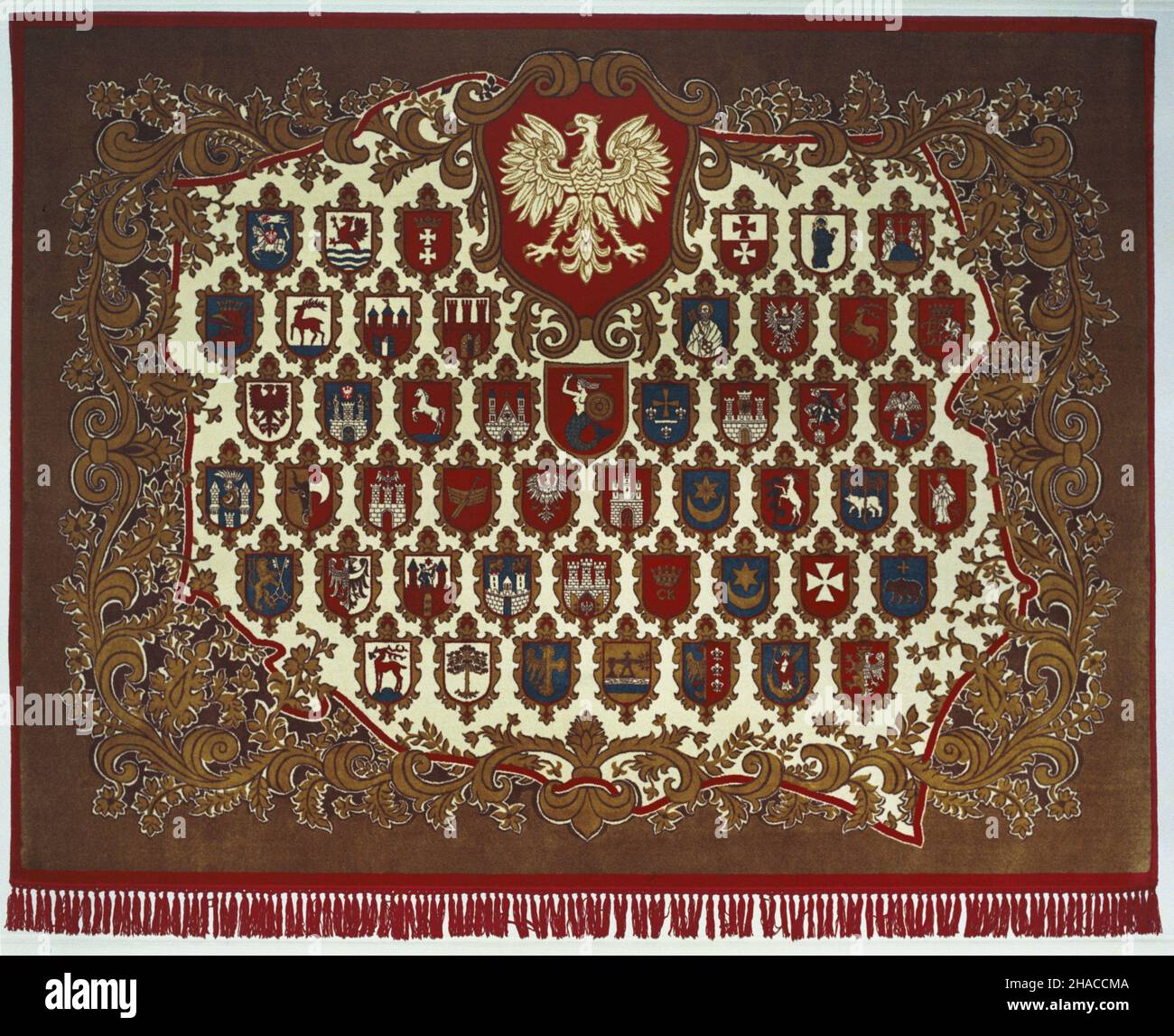 Varsovie 02,1980.Gobelin W sali sejmowej numer 3, przedstawiaj¹cy mapê Polski z herbami 49 miast wojewódzkich. mw PAP/Maciej Musia³ Dok³adny dzieñ wydarzenia nieustalony.Varsovie, février 1980.Un gobelin sous la forme d'une carte de Pologne avec les crêtes de 49 capitales régionales dans le hall 3 de la Chambre basse. mw PAP/Maciej Musial jour d'événement inconnu Banque D'Images