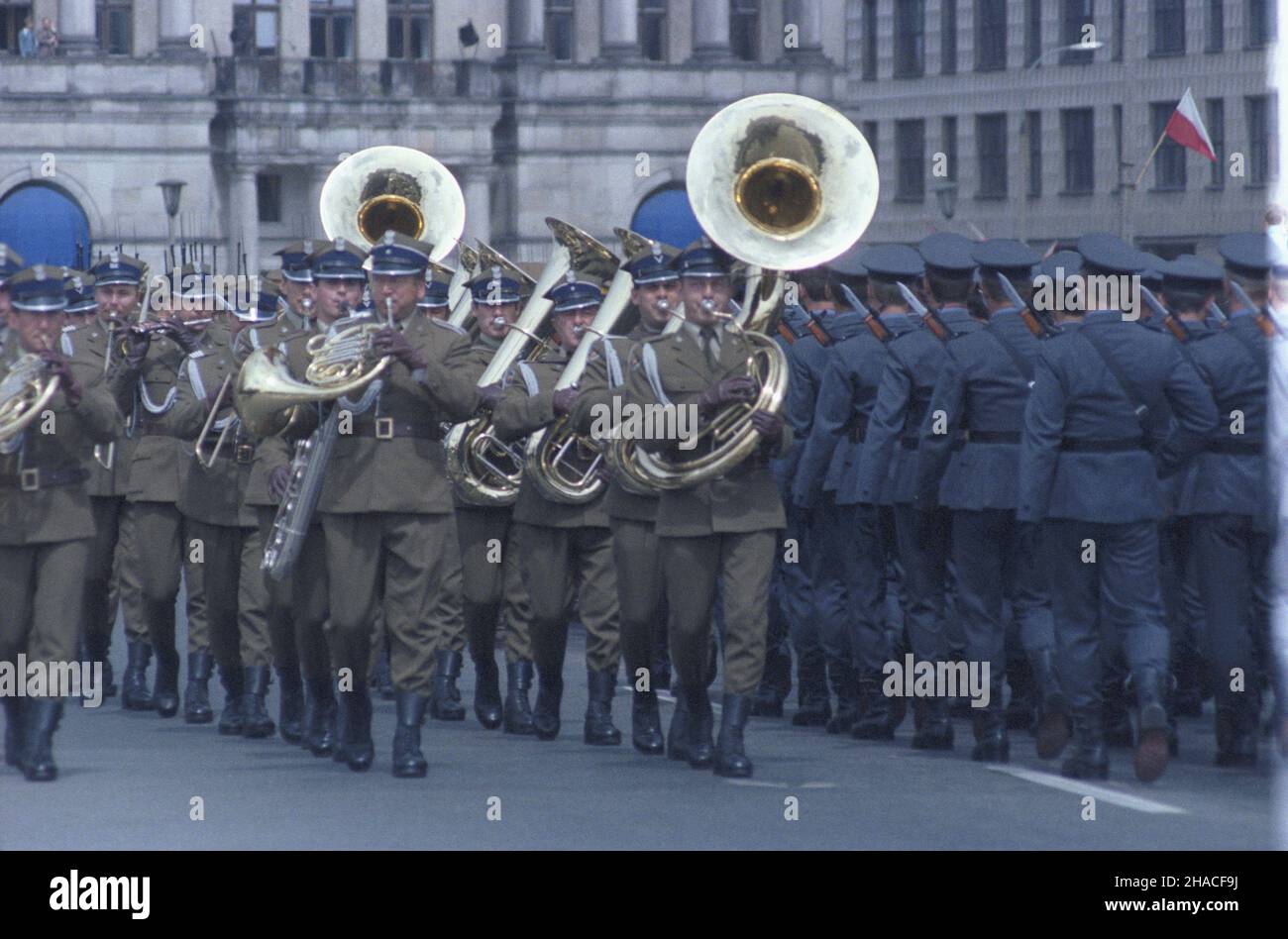 Varsovie 22.07.1983.Narodowe Œwiêto Odrodzenia Polski (Œwiêto 22 Lipca).NZ. Orkiestra reprezentacyjna Wojska Polskiego. wb PAP/Wojciech KryñskiVarsovie, le 22 juillet 1983.Orchestre militaire le jour de la résurrection polonaise (22 juillet). wb PAP/Wojciech Krynski Banque D'Images