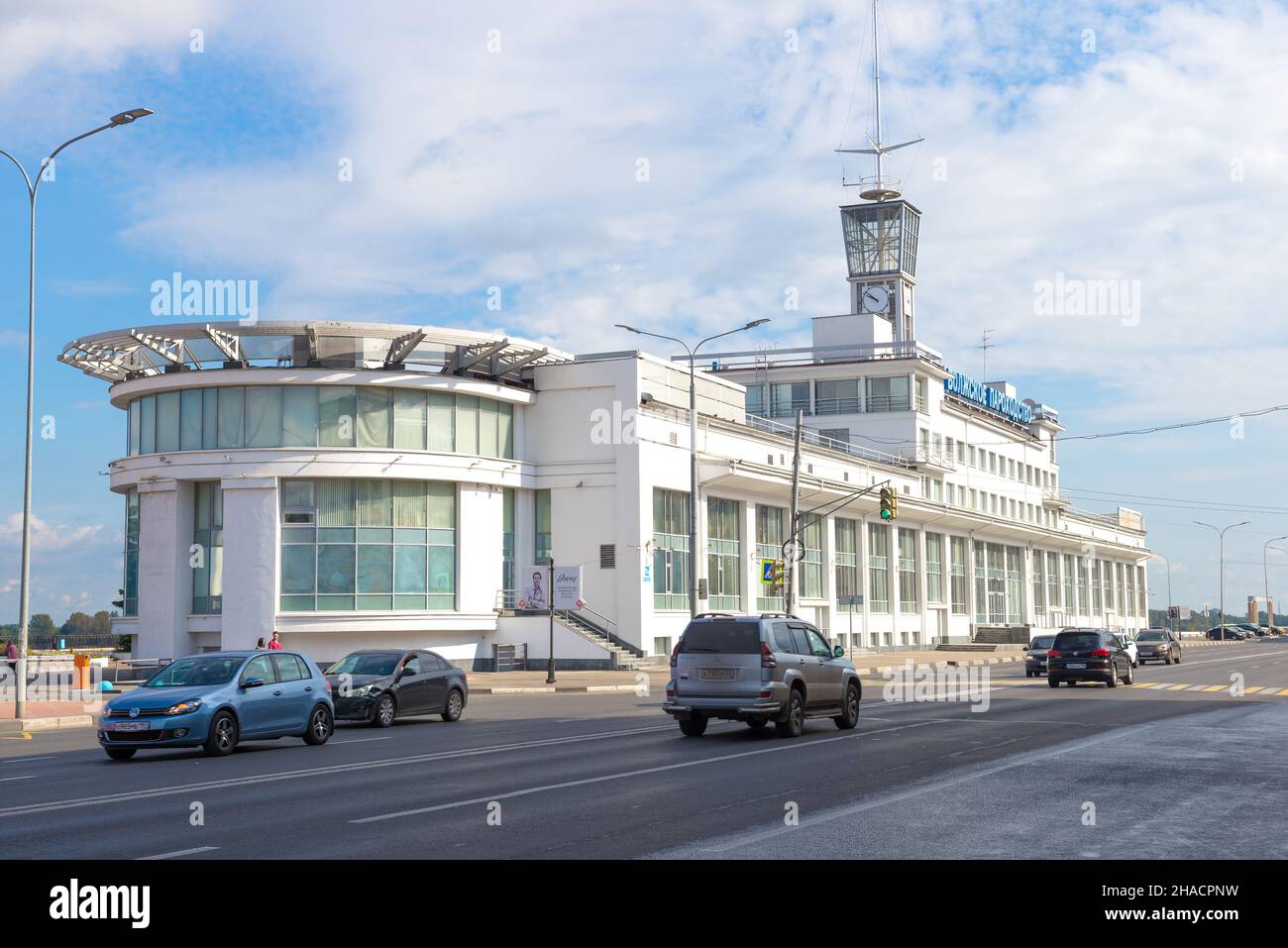 NIJNI NOVGOROD, RUSSIE - 29 AOÛT 2020 : la construction de la Volga Shipping Company le jour d'août Banque D'Images