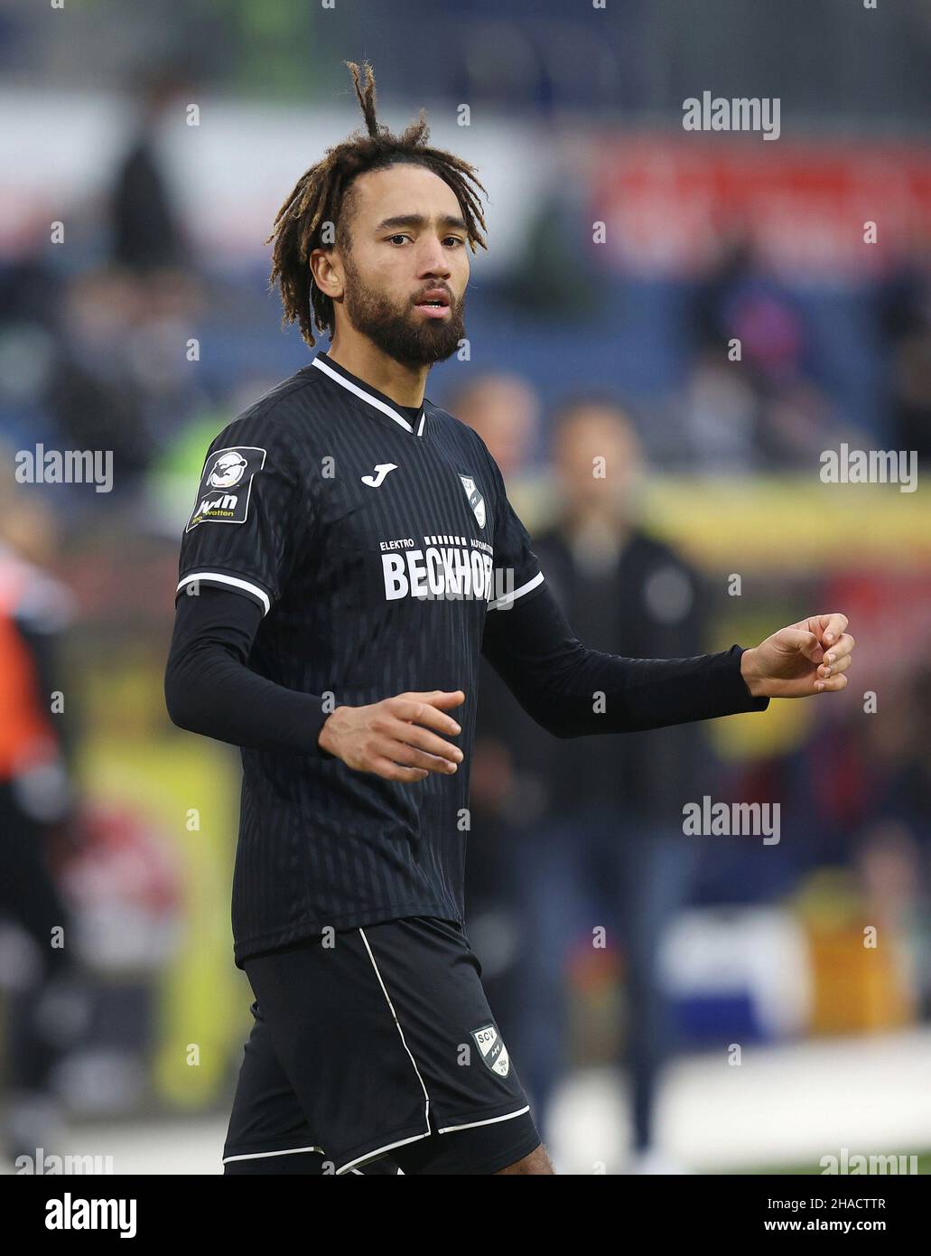 Firo: 11.12.2021 Fuvuball: Football: 3rd Bundesliga, saison 2021/2022 MSV Duisburg - SC Verl Cyrill Akono, SC Verl Banque D'Images