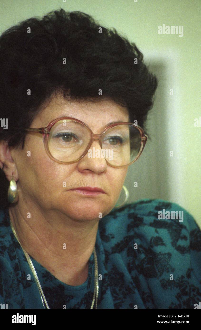 Varsovie 01,1989.Druga czêœæ X Plenum Komitetu Centralnego Polskiej Zjednoczonej Partii Robotnicze (KC PZPR) W dniach 16-18 stycznia.cz³onek Biura Politycznego KC PZPR Gabriela Rembisz. Js PAP/Tomasz Pra¿mowskiVarsovie janvier 1989.La partie 2nd du Plénum 10th du Comité central du Parti des travailleurs Unis polonais (KC PZPR), le 16-18 janvier.Photo : membre du Bureau politique du KC PZPR Gabriela Rembisz. Js PAP/Tomasz Prazmowski Banque D'Images