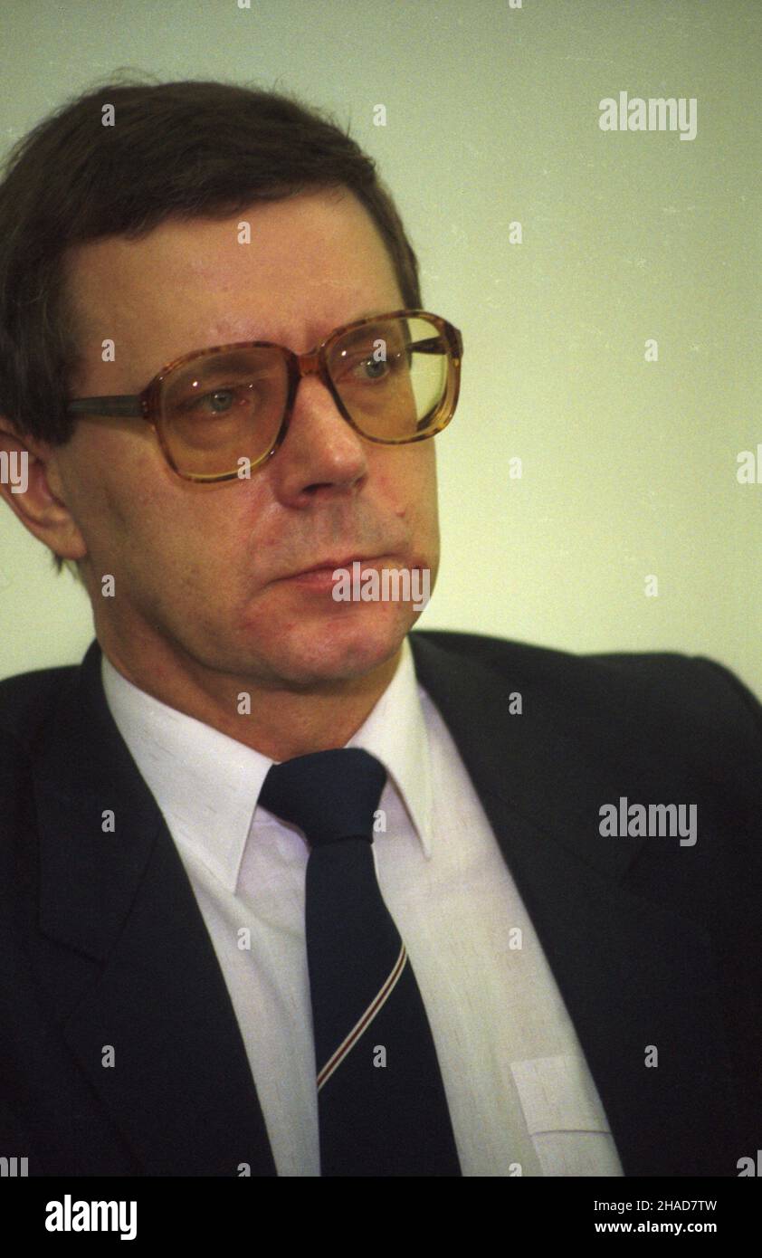 Varsovie 01,1989.Druga czêœæ X Plenum Komitetu Centralnego Polskiej Zjednoczonej Partii Robotnicze (KC PZPR) W dniach 16-18 stycznia.cz³onek Biura Politycznego KC PZPR Witold Pyrkosz. Js PAP/Tomasz Pra¿mowskiVarsovie janvier 1989.La partie 2nd du Plénum 10th du Comité central du Parti des travailleurs Unis polonais (KC PZPR), le 16-18 janvier.Photo : membre du Bureau politique du KC PZPR Witold Pyrkosz. Js PAP/Tomasz Prazmowski Banque D'Images