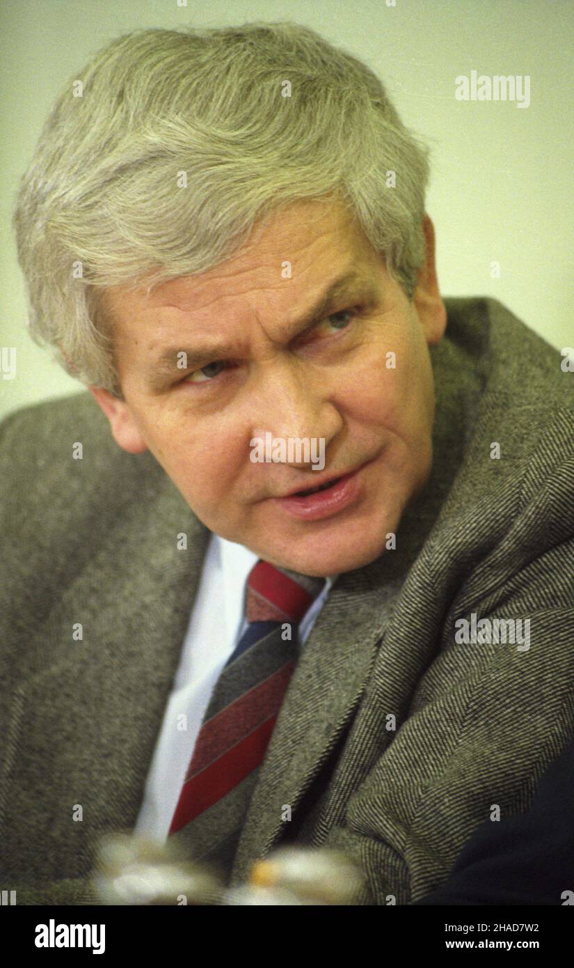 Varsovie 01,1989.Druga czêœæ X Plenum Komitetu Centralnego Polskiej Zjednoczonej Partii Robotnicze (KC PZPR) W dniach 16-18 stycznia.cz³onek Biura Politycznego KC PZPR W³adys³aw Baka. Js PAP/Tomasz Pra¿mowskiVarsovie janvier 1989.La partie 2nd du Plénum 10th du Comité central du Parti des travailleurs Unis polonais (KC PZPR), le 16-18 janvier.Photo : membre du Bureau politique du KC PZPR Wladyslaw Baka. Js PAP/Tomasz Prazmowski Banque D'Images