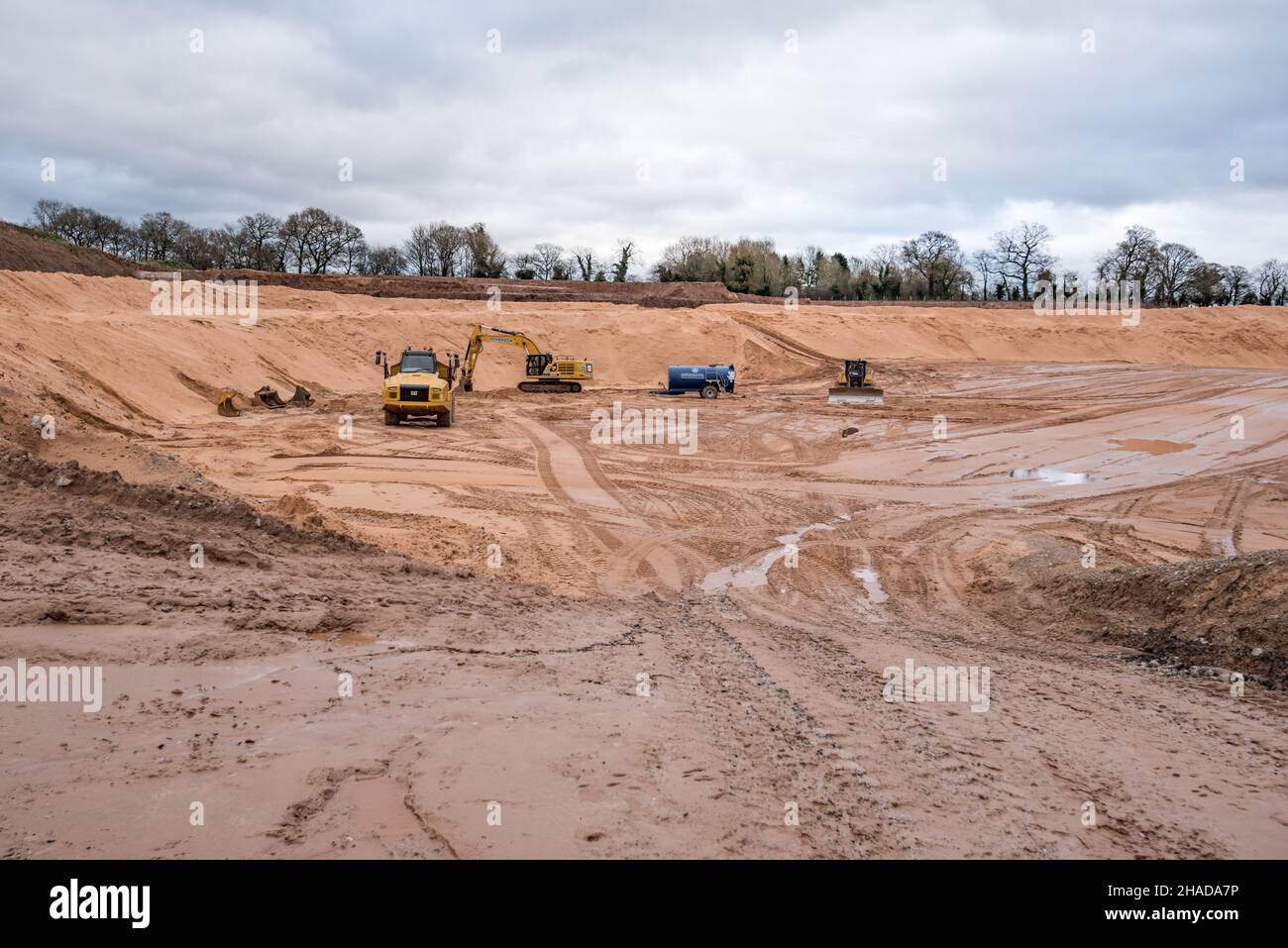 Extraction continue de sable de silice à la carrière de sable d'Arclid à Cheshire. Montre les véhicules disponibles pour l'utilisation etc (décembre 2021) Banque D'Images