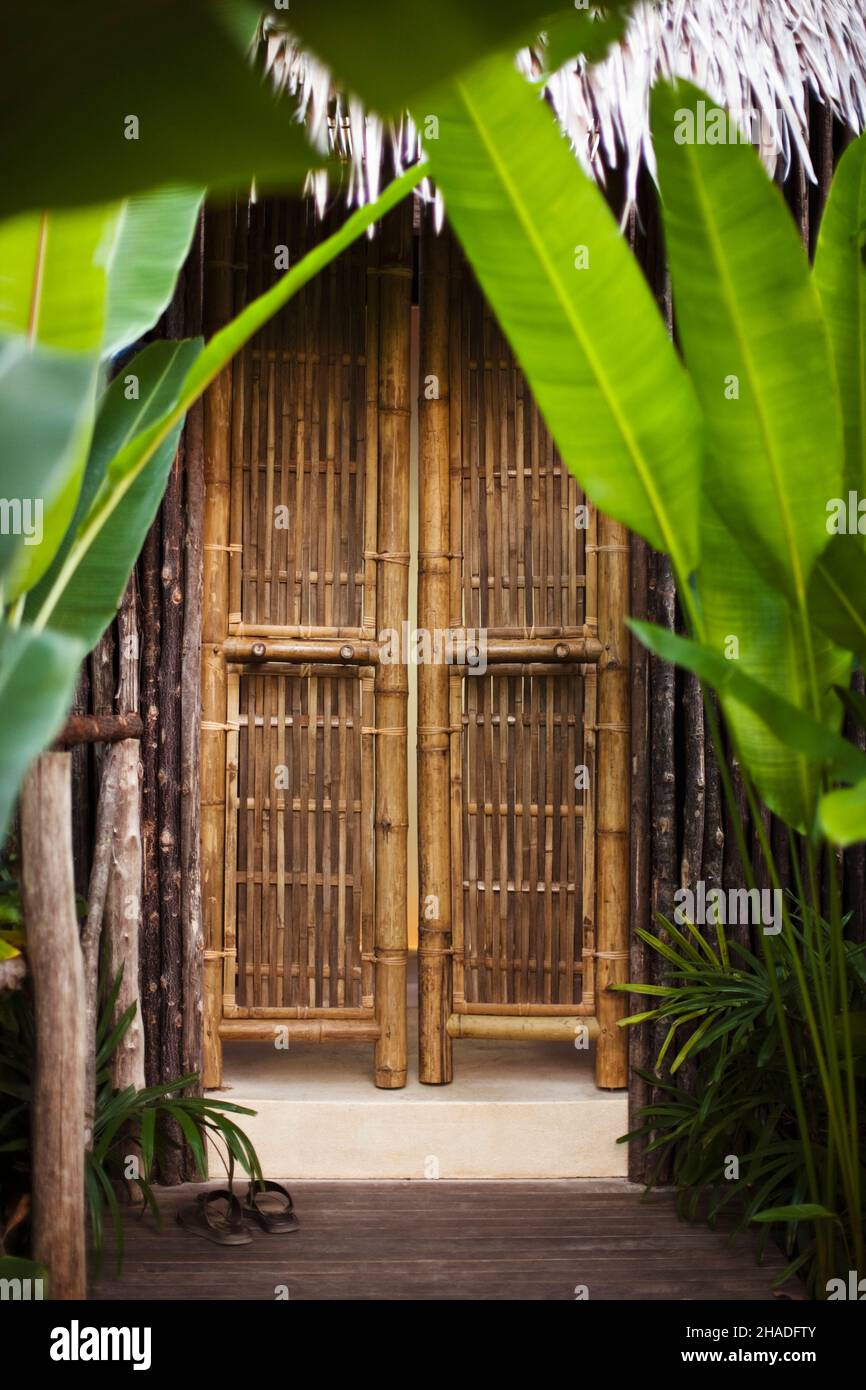 Entrée à une salle de soins spa au Spa, six Senses Hideaway Yao Noi, Koh Yao Noi, Thaïlande. Banque D'Images