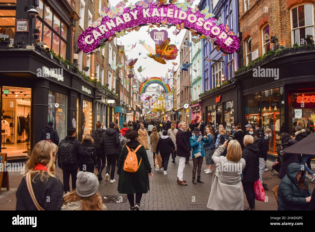 Londres, Royaume-Uni.12th décembre 2021.Une rue Carnaby très fréquentée où les clients et les visiteurs affluent vers le West End.Credit: Vuk Valcic/Alamy Live News Banque D'Images