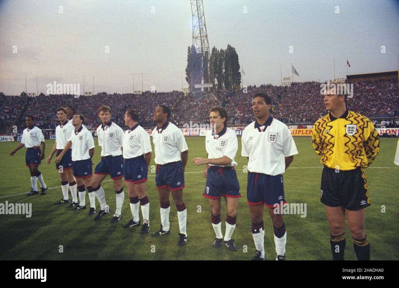 Chorzów 29.05.1993.Mecz éliminacyjny do mistrzostw œwiata W pi³ce no¿nej Polska-Anglia (1:1) na Stadionie Œl¹skim.NZ. Reprezentacja Anglii, od prawej: Christopher Woods, Desmond Walker, Anthony Dorigo, John Barnes, Paul Gascoigne,Edward Sheringham, David Bardsley, Tony Adams, Carlton Palmer (W g³êbi), Paul Ince. ka PAP/Stanis³aw JakubowskiKatowice 29 mai 1993.Qualification Pologne-Angleterre (1-1) pour le World football Cameraat the Salski Stadium.Photo : équipe d'Angleterre, de droite : Christopher Woods, Desmond Walker, Anthony Dorigo, John Barnes, Paul Gascoigne,Edward Sheringham, D. Banque D'Images