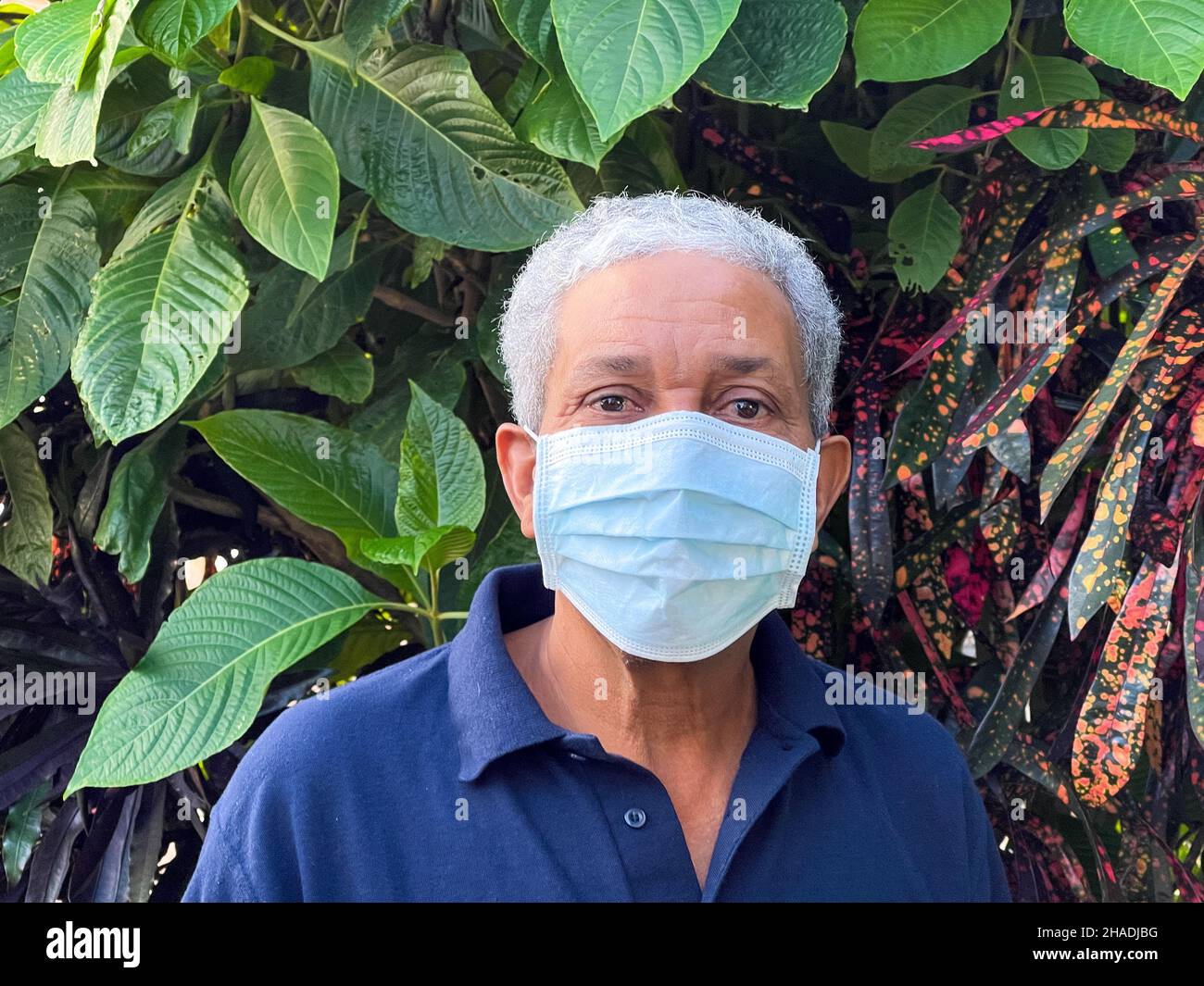 Un homme avec masque de protection Banque D'Images