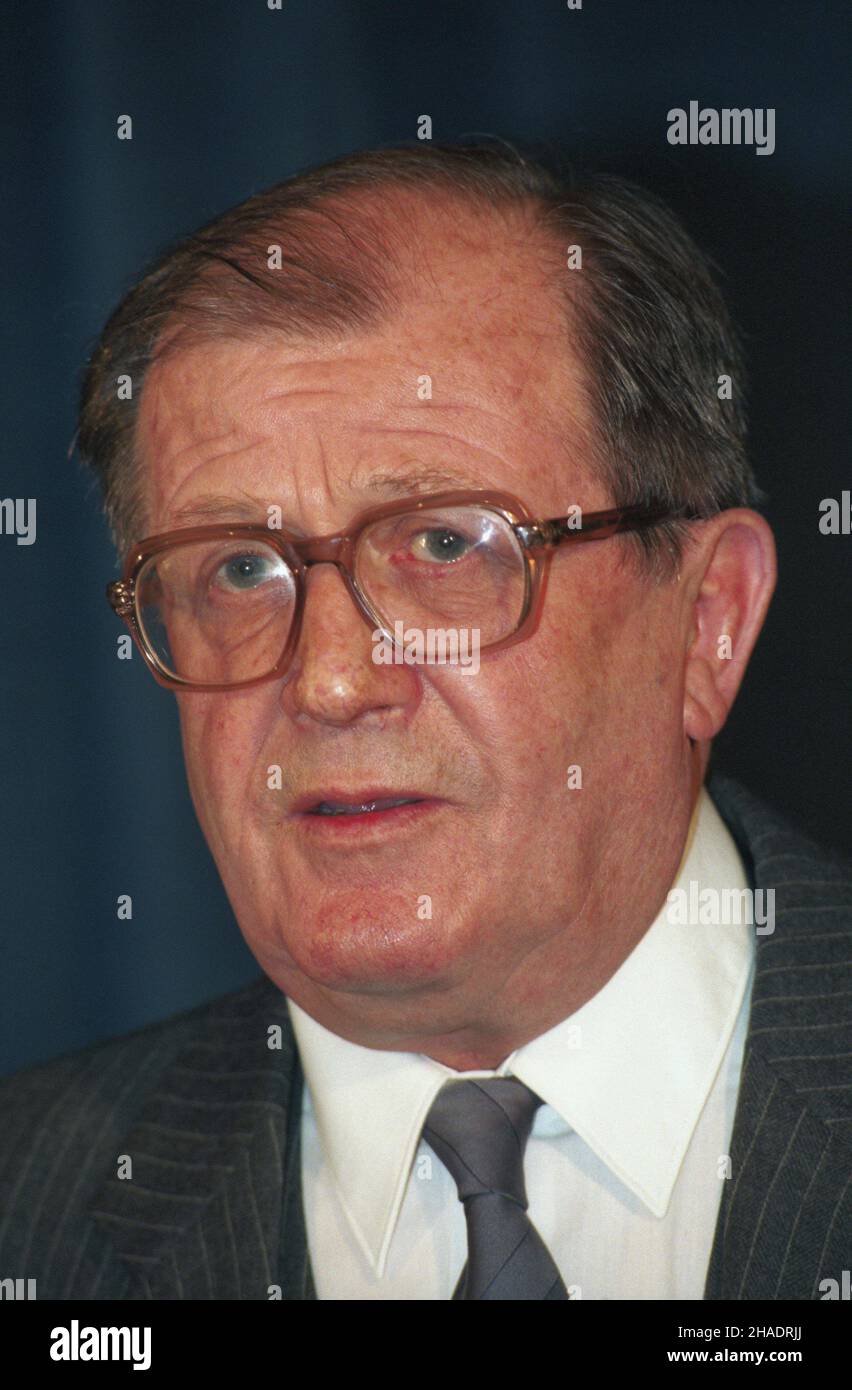 Varsovie 01,1994.Ministre kultury i sztuki Kazimierz Dejmek na konferencji prasowej. msa PAP/Andrzej Rybczyñski Dok³adny dzieñ wydarzenia nieustalony.Varsovie janvier 1994.Ministre de la Culture et des Arts Kazimierz Dejmek lors d'une conférence de presse. msa PAP/Andrzej Rybczynski Date exacte inconnue. Banque D'Images