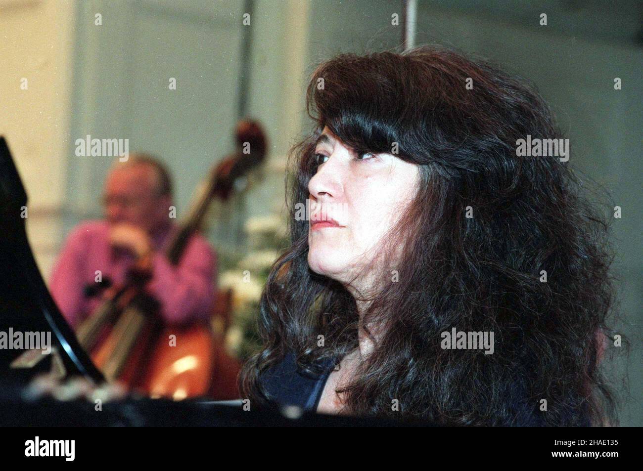 Poznañ, 18.06.1995.Argentyñska pianistka Martha Argerich podczas koncertu W Poznaniu.(m.) PAP/Remigiusz SikoraPoznan, 18.06.1995.La pianiste Argentine Martha Argerich pendant le concert à Poznan.(m.) PAP/Remigiusz Sikora Banque D'Images