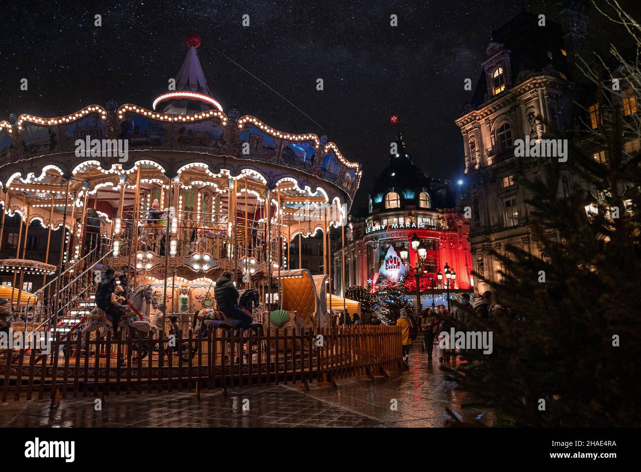 L'esprit magique du marché de Noël à Paris, en France. Banque D'Images