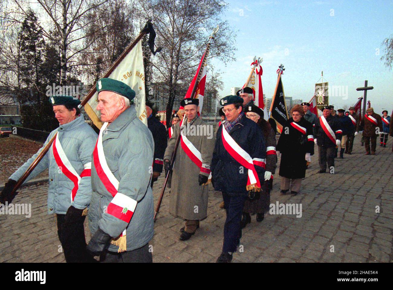 Varsovie, 07.12.1995.Pogrzeb GRA¿yny W³adys³awy Lipiñskiej.Lipiñska by³a ¿o³nierzem walki o niepodleg³oœæ, pp³k WP, uczestniczk¹ bitwy nad Wis³¹ W sierpniu 1920r.Bra³a udzia³ W Trzecim Powstaniu Œl¹skim W 1921 r.W roku 1939 walczy³a W obronie Grodna.Uwiêziona W 1941 uciek³a z transportu na Sybir.W latach 1941-44 pe³ni³a funkcjê szefa wywiadu wojskowego AK W Miñsku.Pönie aresztowana przez w³adze radzieckie W 1944 zosta³a skazana na 25 lat ciê¿kich robót.(m.) PAP/Piotr Teodor WalczakVarsovie, 07.12.1995.Funérailles de Grazyna Wladyslawa Lipinska, soldat des légions polonaises pendant la guerre mondiale Banque D'Images Varsovie, 07.12.1995.Pogrzeb GRA¿yny W³adys³awy Lipiñskiej.Lipiñska by³a ¿o³nierzem walki o niepodleg³oœæ, pp³k WP, uczestniczk¹ bitwy nad Wis³¹ W sierpniu 1920r.Bra³a udzia³ W Trzecim Powstaniu Œl¹skim W 1921 r.W roku 1939 walczy³a W obronie Grodna.Uwiêziona W 1941 uciek³a z transportu na Sybir.W latach 1941-44 pe³ni³a funkcjê szefa wywiadu wojskowego AK W Miñsku.Pönie aresztowana przez w³adze radzieckie W 1944 zosta³a skazana na 25 lat ciê¿kich robót.(m.) PAP/Piotr Teodor WalczakVarsovie, 07.12.1995.Funérailles de Grazyna Wladyslawa Lipinska, soldat des légions polonaises pendant la guerre mondiale Banque D'Images