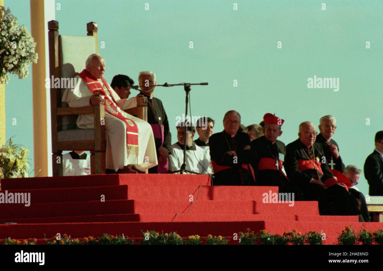 Gorzów Wielkopolski, 02.06.1996.Ojciec Œwiêty Jan Pawe³ II podczas liturgii s³owa. pp PAP/Jerzy UNDRO Banque D'Images