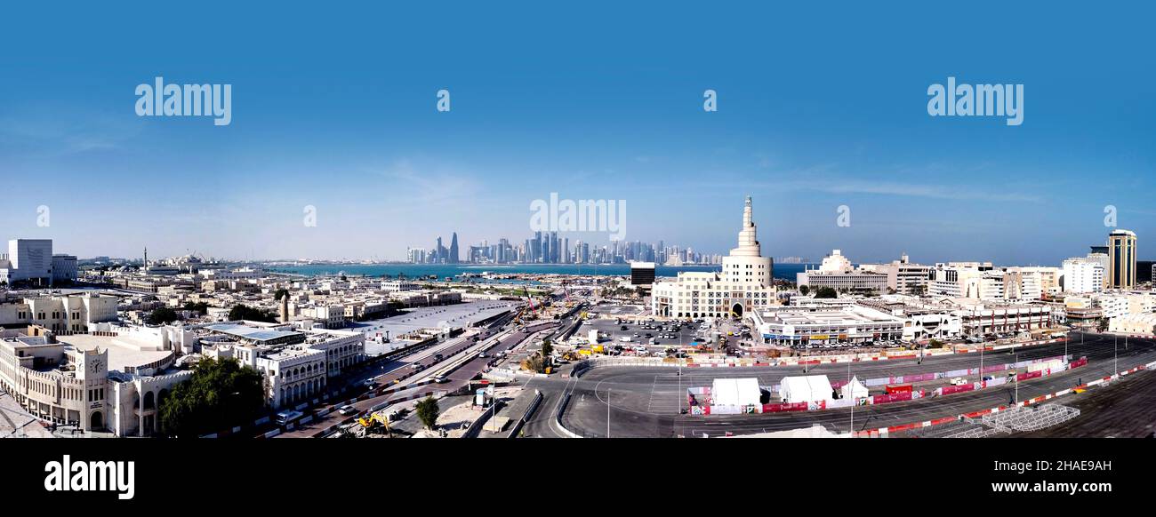 Belle photo aérienne de la corniche de Doha Skyline - QATAR Banque D'Images