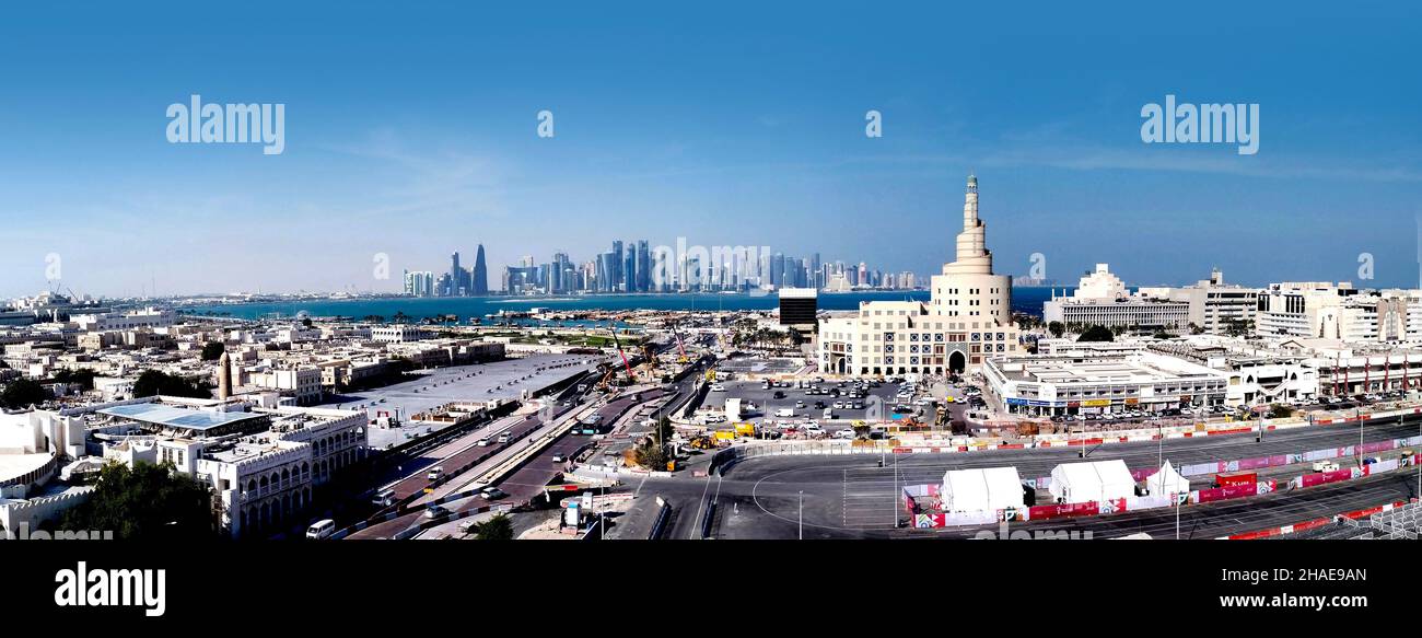 Belle photo aérienne de la corniche de Doha Skyline - QATAR Banque D'Images