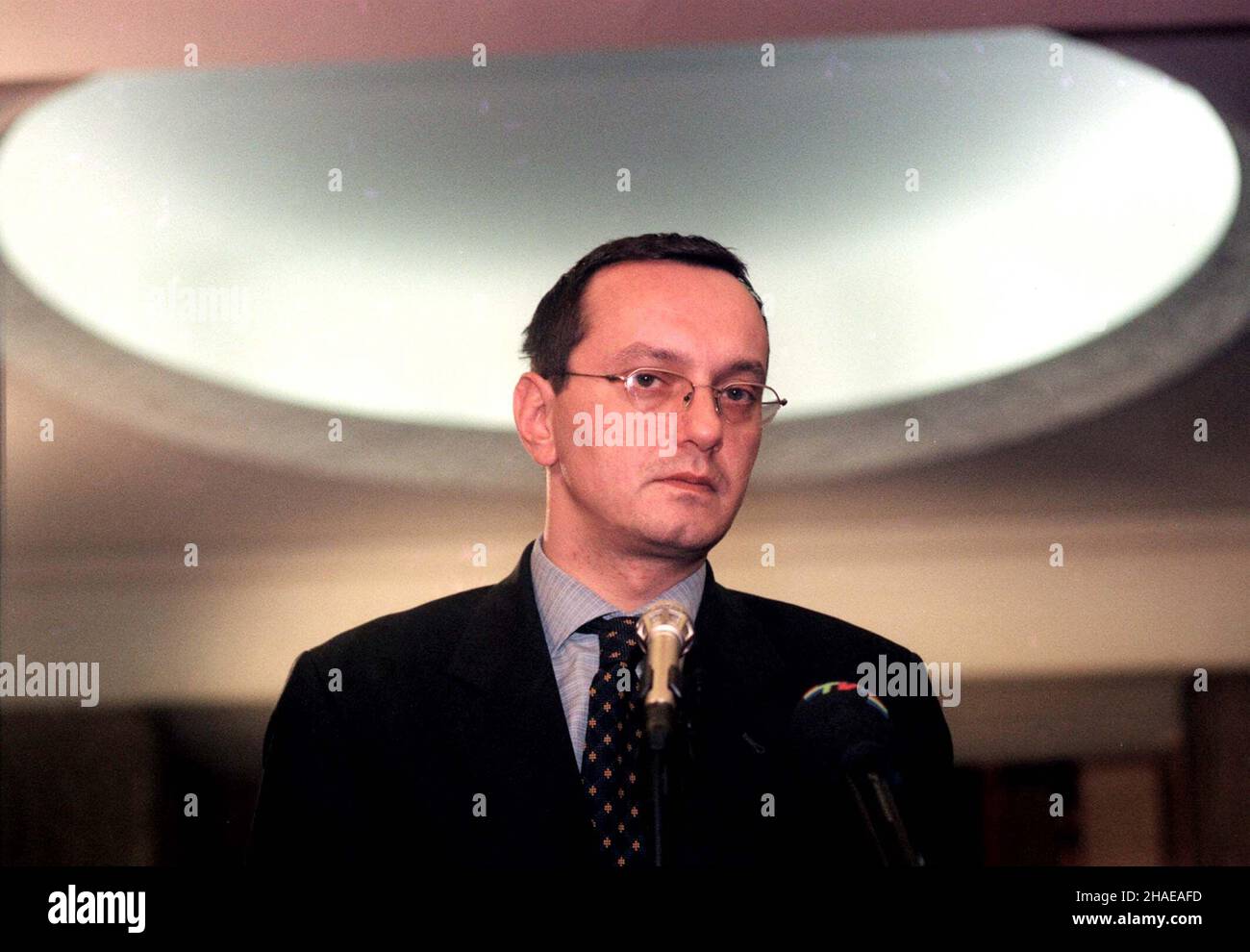 Varsovie, 29.11.1999.Rzecznik Unii Wolnoœci Andrzej Potocki podczas konferencji prasowej.(kru) PAP/Jacek TurczykVarsovie, 29.11.1999.Porte-parole du parti polonais Freedom Union (UW) Andrzej Potocki lors d'une conférence de presse.(kru) PAP/Jacek Turczyk Banque D'Images