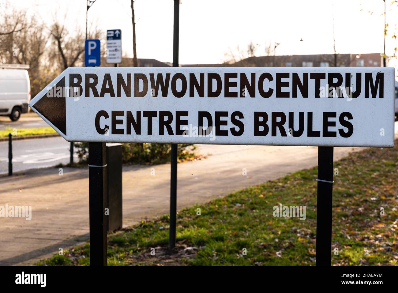 Neder-over-Heembeek, Bruxelles, Belgique - 12 11 2021 : panneau pour l'hôpital militaire de la Reine Astrid Banque D'Images