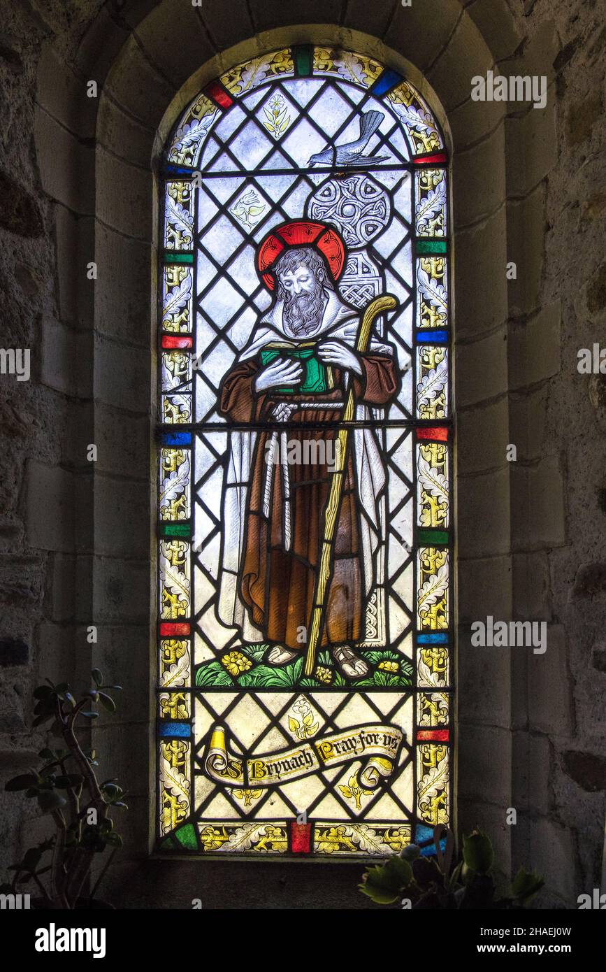 Vitraux de St Brynach dans la chapelle notre-Dame et St non, Pembrokeshire.Pays de Galles, Royaume-Uni Banque D'Images