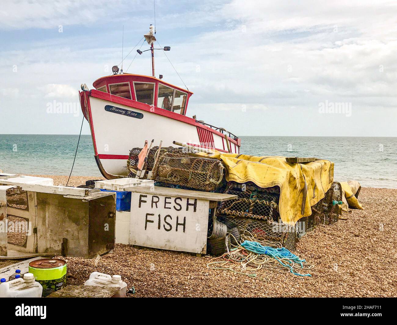 Bateau de pêche sur la plage à Deal, Kent, Royaume-Uni Banque D'Images