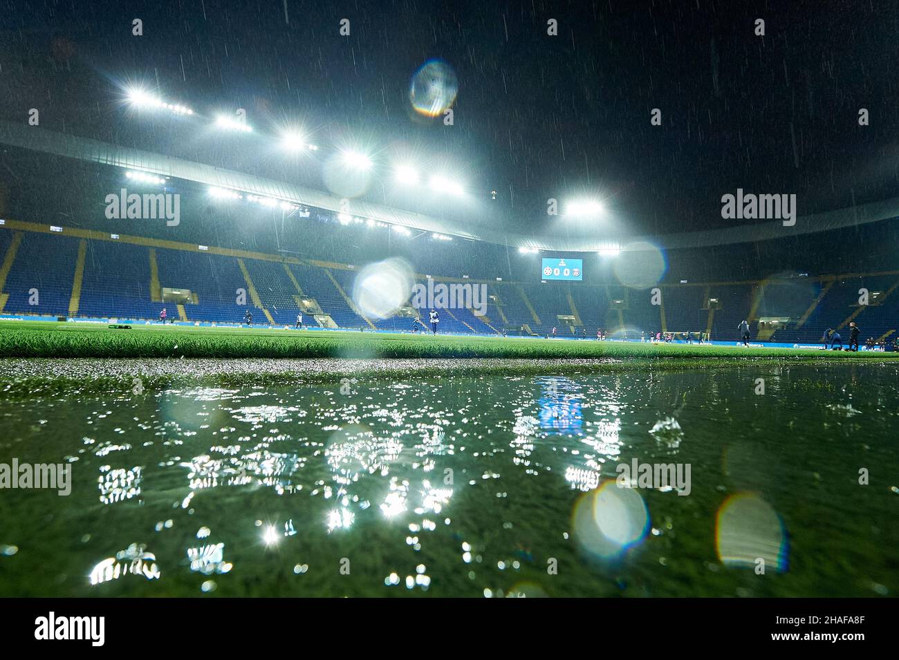 KHARKIV, UKRAINE - 8 DÉCEMBRE 2021: Stade métaliste avant le match de football de l'UEFA Women's Champions League Zhilstroi-1 vs PSG. Banque D'Images