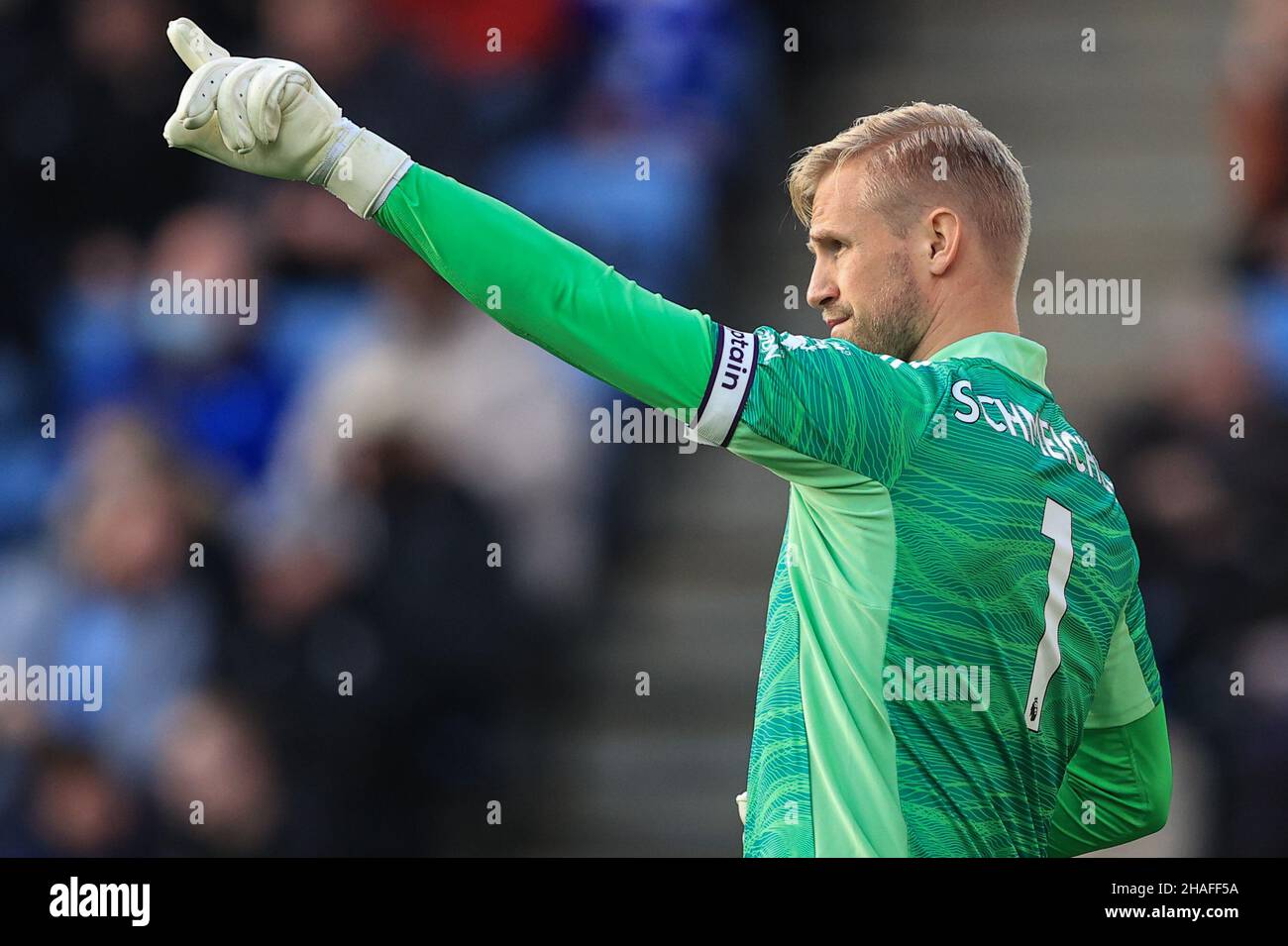 Leicester, Royaume-Uni.12th décembre 2021.Kasper Schmeichel #1 de Leicester City donne des instructions à son équipe crédit: News Images /Alay Live News Banque D'Images