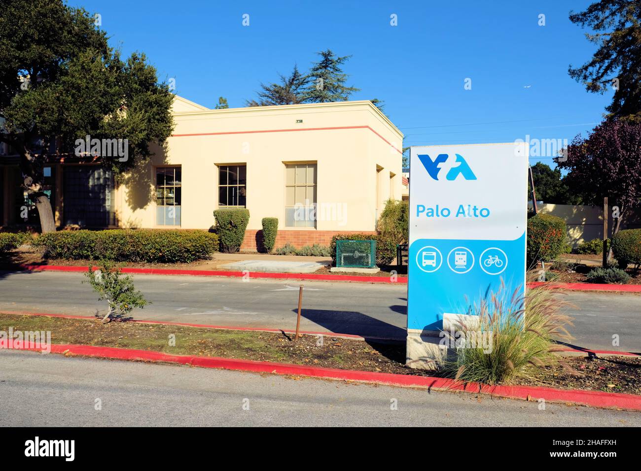 Panneau pour le bureau de l'Autorité de transport de Santa Clara Valley (VTA) au centre de transit de Palo Alto à Palo Alto, en Californie. Banque D'Images