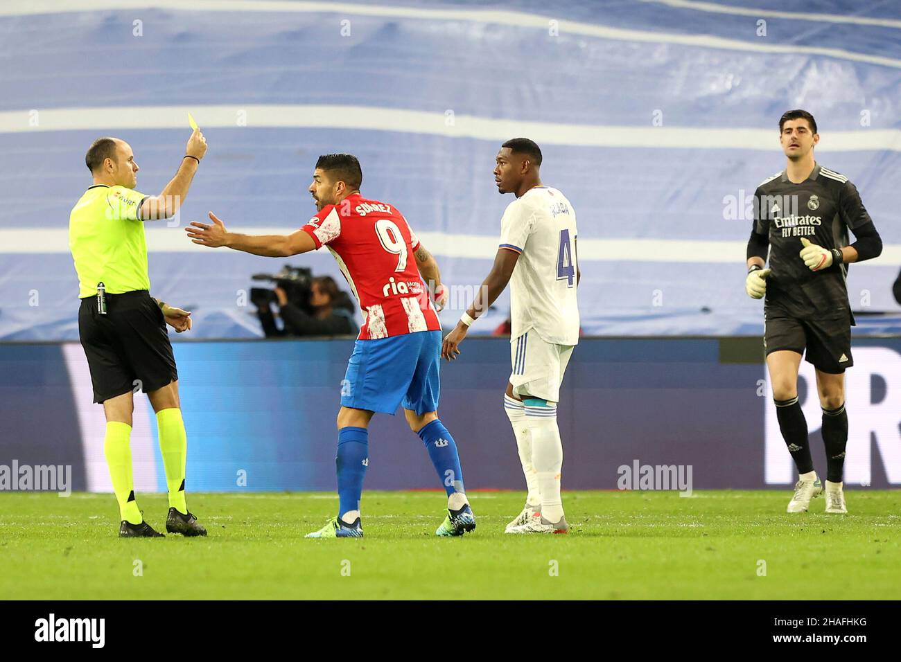 Madrid, espagnol.12th décembre 2021.Madrid, Espagne; 12.12.2021.- Real Madrid vs Atletico de Madrid football football à la Liga Espagne match 17 2021-2022 tenu à Santiago Bernabeu, Madrid.Luis Suarez, joueur Atlético de Madrid.Crédit : Juan Carlos Rojas/dpa/Alay Live News Banque D'Images