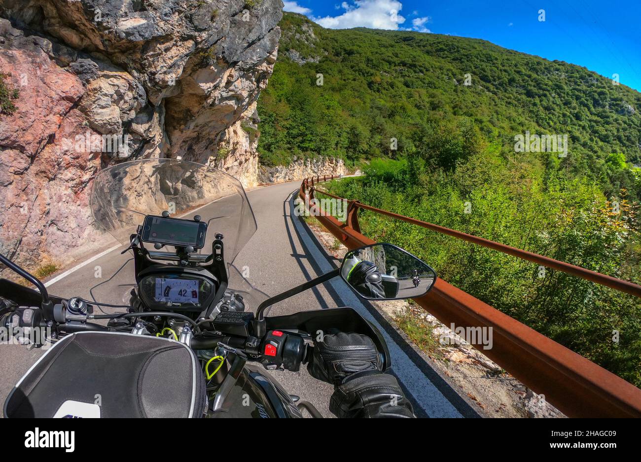 Moto tournée dans le Trentin Italie - près de Stenico SP34 Banque D'Images