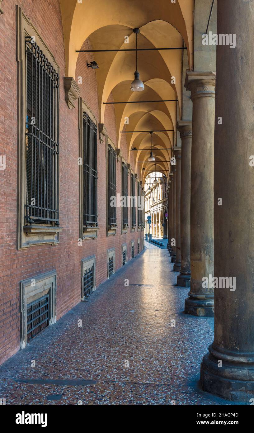 Bologne (Italie) - Une vue sur le centre historique de Bologne, la ville des porches et la capitale de la région d'Émilie-Romagne, au nord de l'Italie Banque D'Images