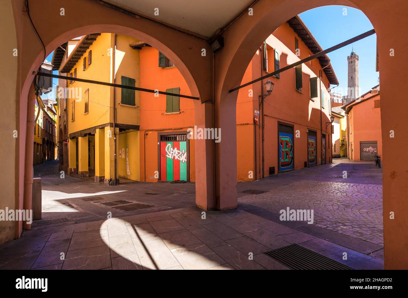 Bologne (Italie) - Une vue sur le centre historique de Bologne, la ville des porches et la capitale de la région d'Émilie-Romagne, au nord de l'Italie Banque D'Images
