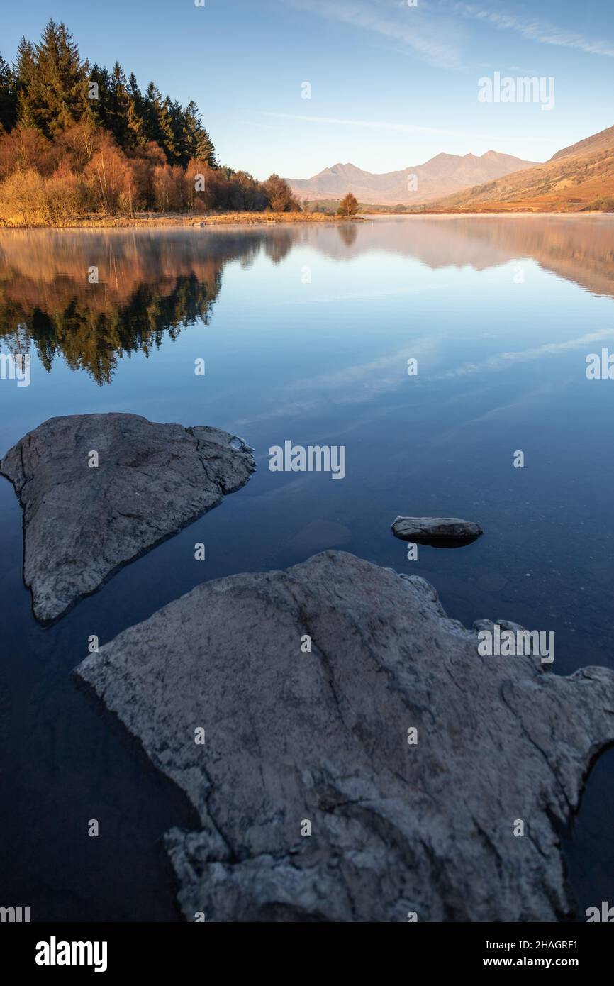 Réflexions à Llyn Mymbyr, Snowdonia, au nord du pays de Galles Banque D'Images