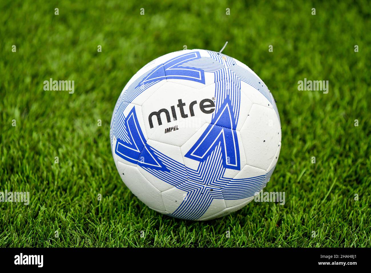 Neath, Royaume-Uni.12th décembre 2021.Un ballon de football Mitre impel utilisé dans le match Genero Adran South entre Briton Ferry Llansawel Ladies et Merryr Town Women au Neath Sports Center de Neath, pays de Galles, Royaume-Uni, le 12 décembre 2021.Crédit : Duncan Thomas/Majestic Media.Credit: Majestic Media Ltd/Alay Live News Banque D'Images