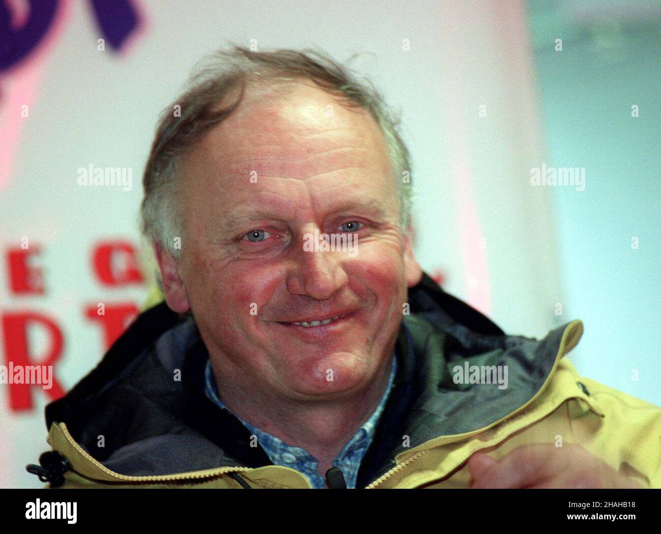 Varsovie, 01.04.2000.Andrzej Bachleda-Curuœ (syn Andrzeja), narciarz olimpijczyk, wicemistz œwiata W kombinacji alpejskiej, 15-krotny mistrz Polski W zjeŸdzie, slalomie, slalomie giganie i kombinacji alpejskiej, otrzyma³-kkiej, 1970 W polkesk ké kesk, s, s, s, s, s, s, s, s przesz³o 20.(m.) PAP/Radek PietruszkaVarsovie, 01.04.2000.Andrzej Bachleda-Curus, ancien skieur alpin polonais qui a participé aux Jeux olympiques d'hiver de 1968 et aux Jeux olympiques d'hiver de 1972, il est aujourd'hui entraîneur en France depuis plus de 20 ans.(m.) PAP/Radek Pietruszka Banque D'Images