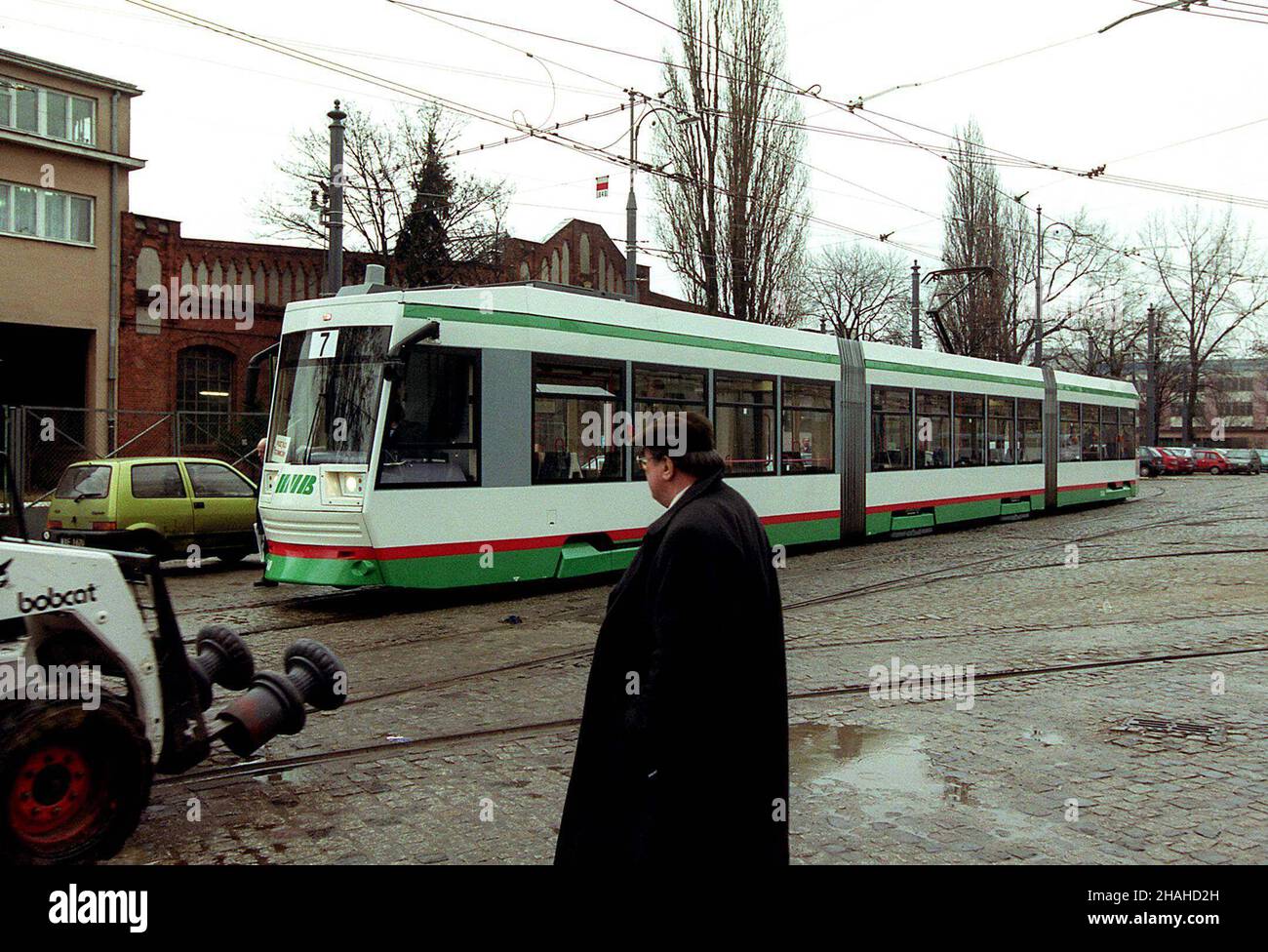 Varsovie, 13.12.2000.Niskopod³ogowy z rodziny CITADIS to jedna z kilku propozycji W przetvána tramwaj dla Warszawy.Prezentacja odby³a siê dziœ W Warszawie.(m.) PAP/Radek PietruszkaVarsovie, 13.12.2000.Présentation d'un tramway CITADIS, l'une des nouvelles propositions pour Varsovie.(m.) PAP/Radek Pietruszka Banque D'Images