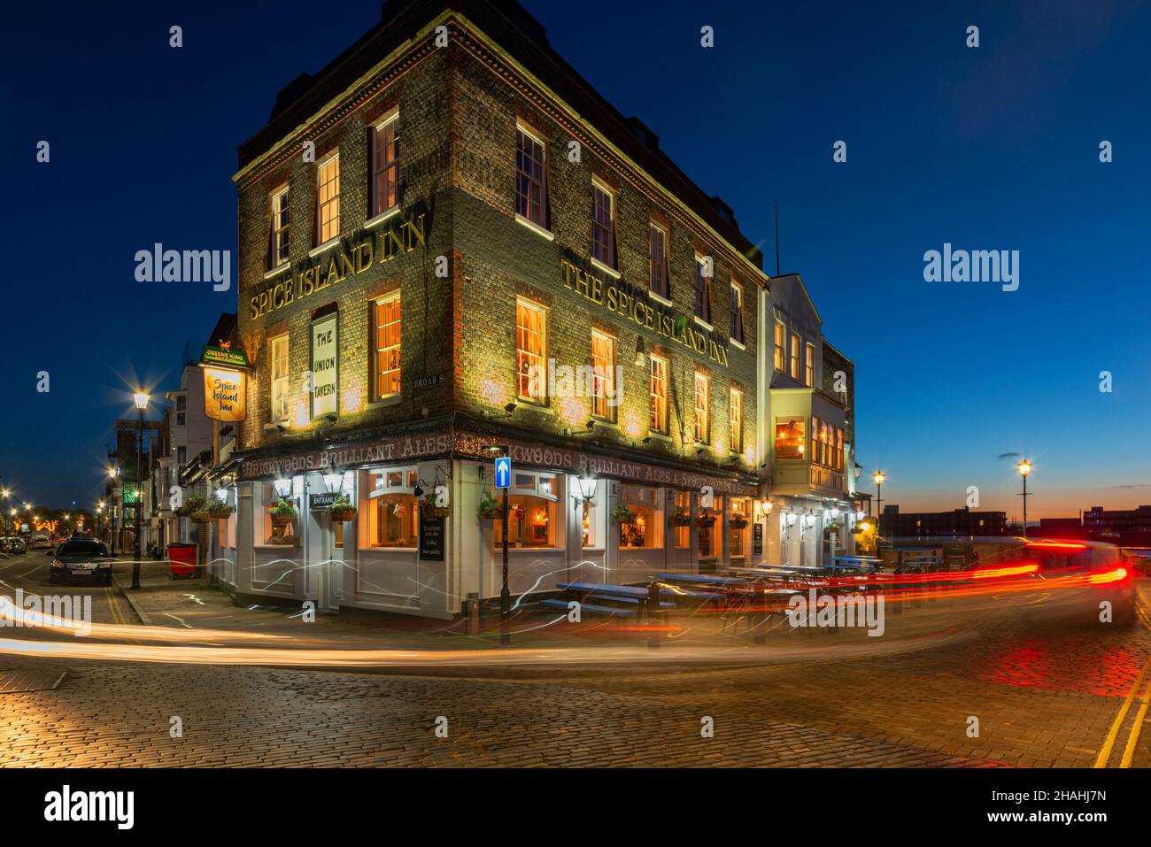 Le Spice Island Inn illuminé la nuit, Old Portsmouth. Banque D'Images