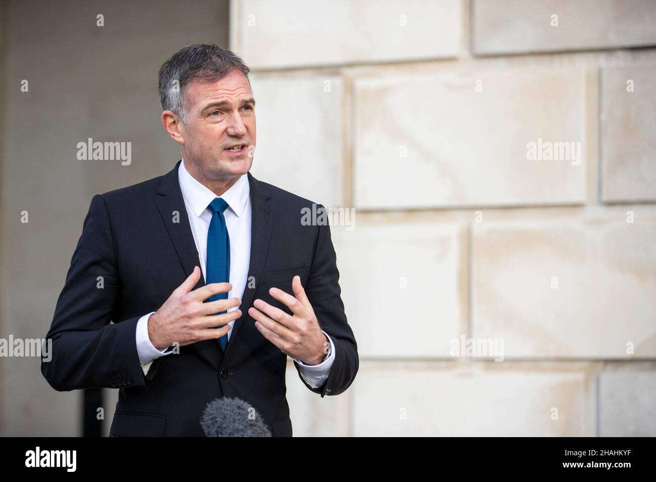 RETRANSMETTANT LE NOM DE DÉPUTÉ Peter Kyle lors de sa première visite à Stormont en tant que Secrétaire d'État fantôme pour l'Irlande du Nord. Banque D'Images