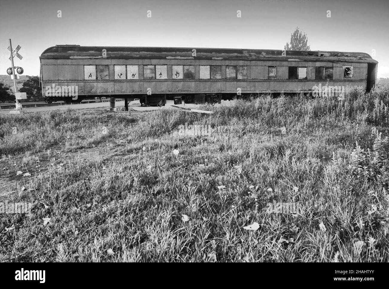 Voiture de chemin de fer abandonnée, dans le nord de l'État de New York. Banque D'Images